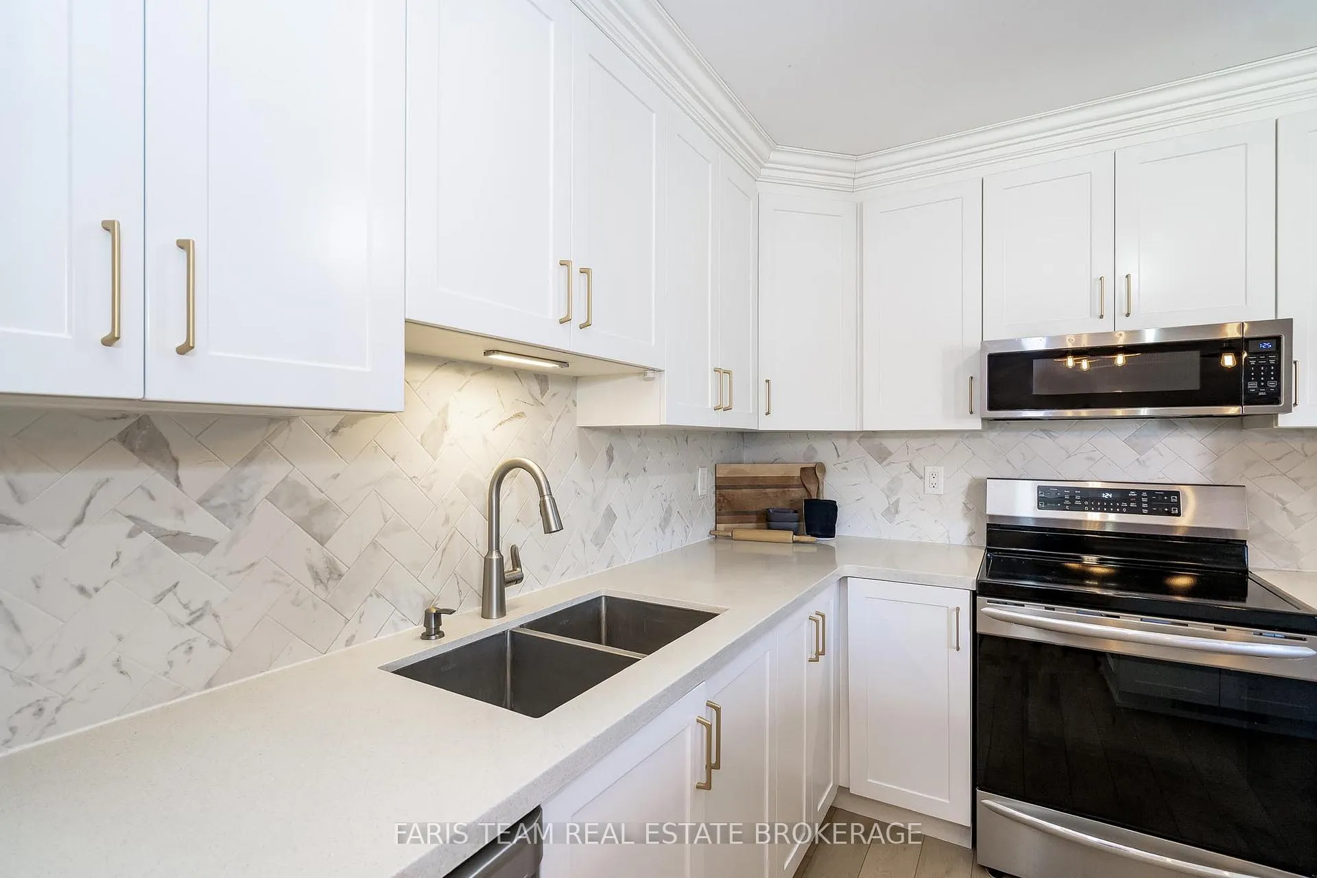 Photo 8 of 70 Cassandra Drive, Barrie, East Bayfield — HOMEH