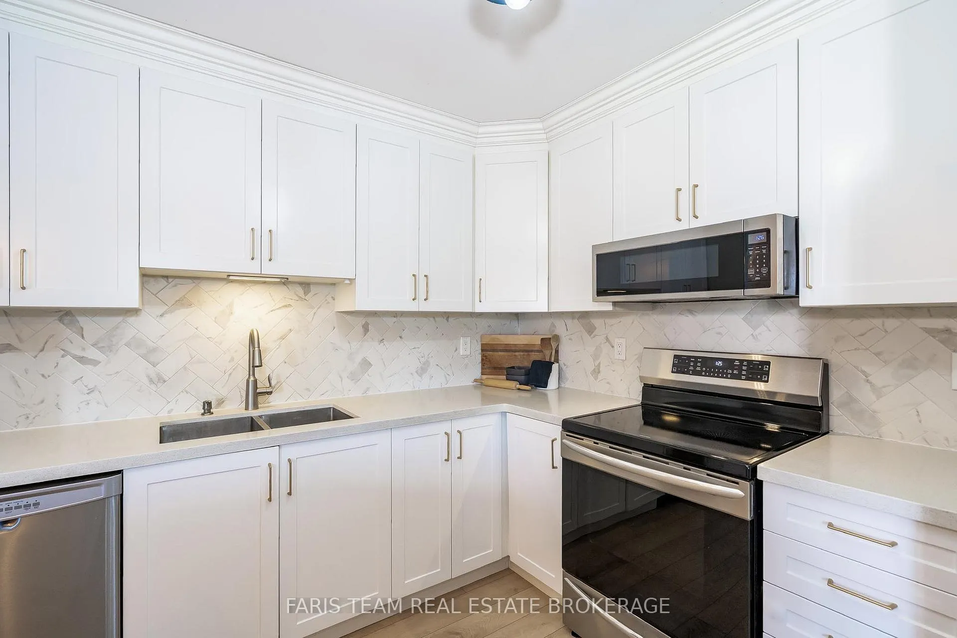 Photo 10 of 70 Cassandra Drive, Barrie, East Bayfield — HOMEH