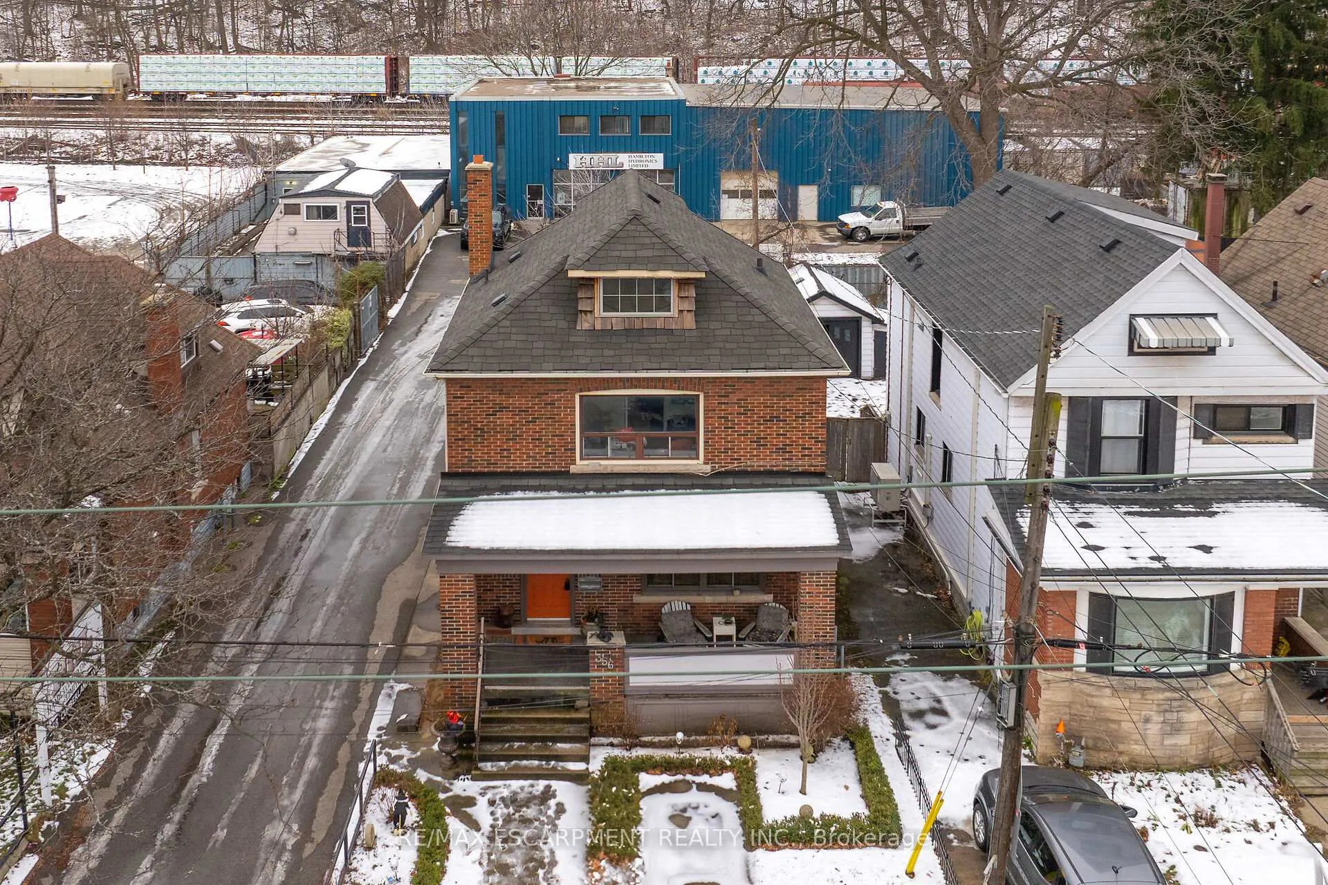 Photo 2 of 356 Cumberland Avenue, Hamilton, Blakeley — HOMEH