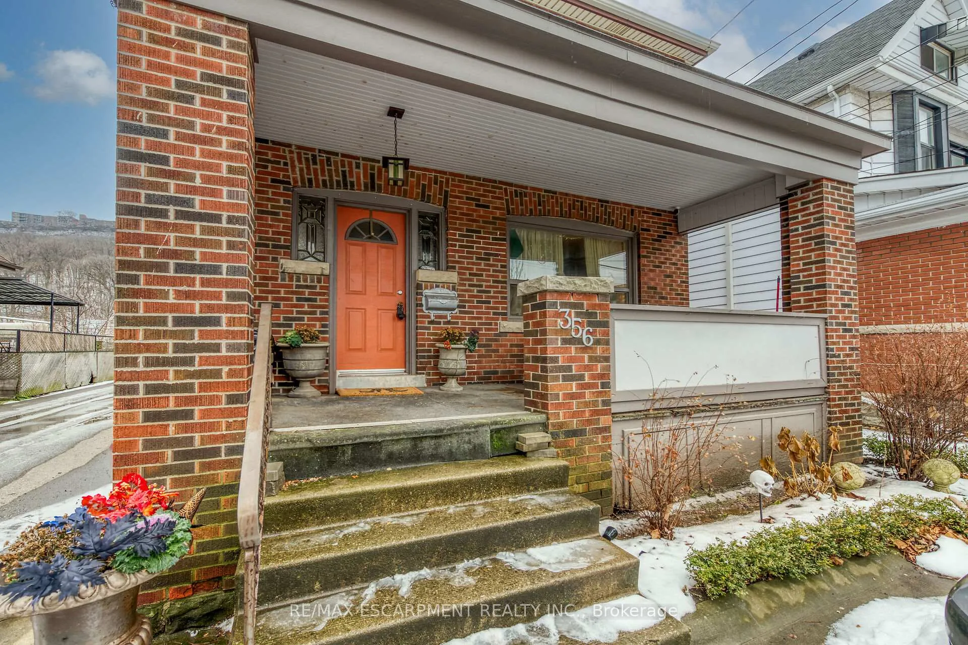 Photo 4 of 356 Cumberland Avenue, Hamilton, Blakeley — HOMEH