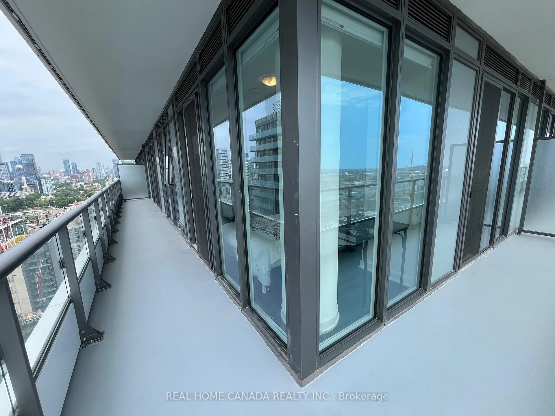 Photo 5 of Unit 2709, 70 Princess Street, Toronto, Waterfront Communities — HOMEH