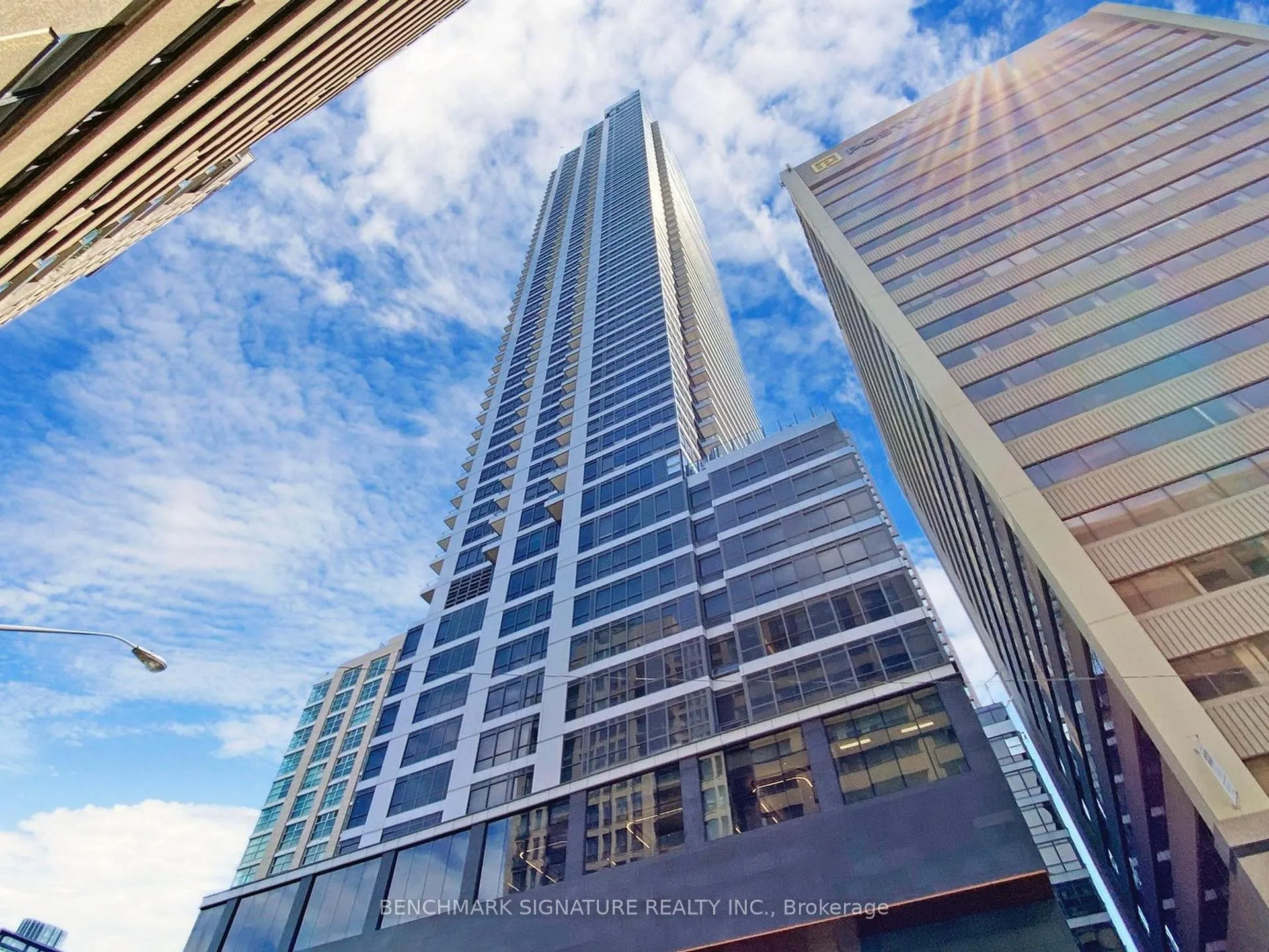 Photo 4 of Unit 3705, 395 Bloor Street E, Toronto, North St. James Town — HOMEH