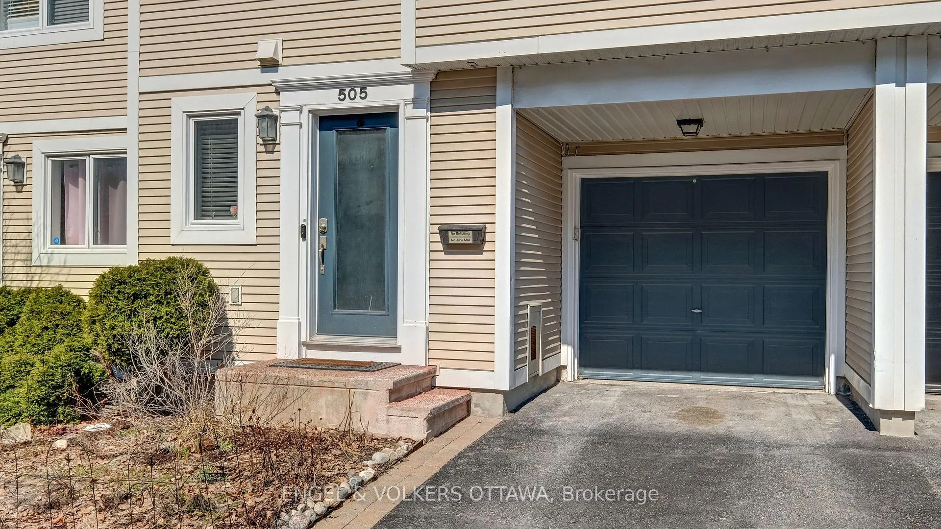 Photo 3 of 505 Burleigh Private, Ottawa, Cyrville — HOMEH
