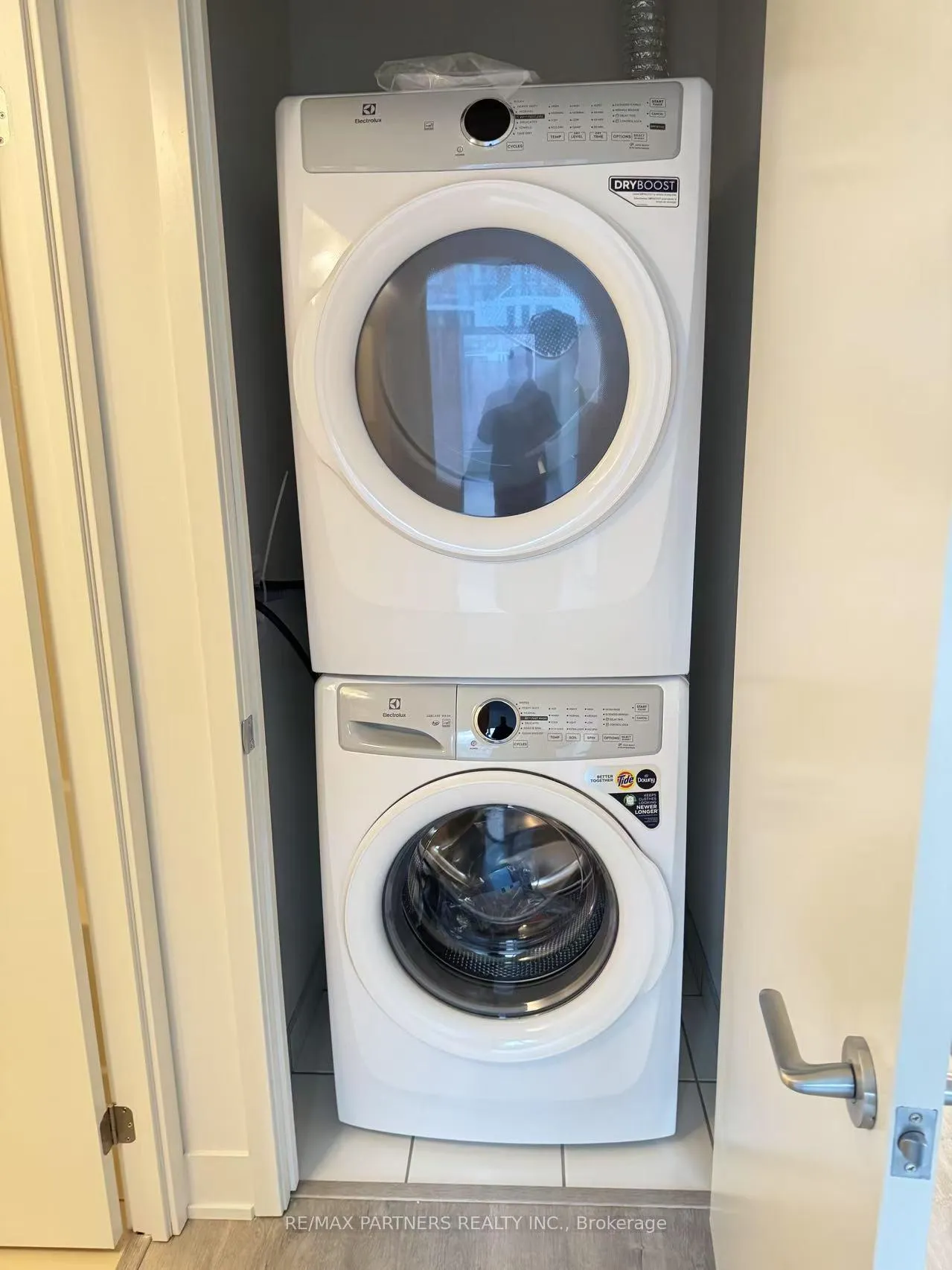 Photo 6 of Unit 1010, 38 Andre de Grasse Street, Markham, Unionville — HOMEH
