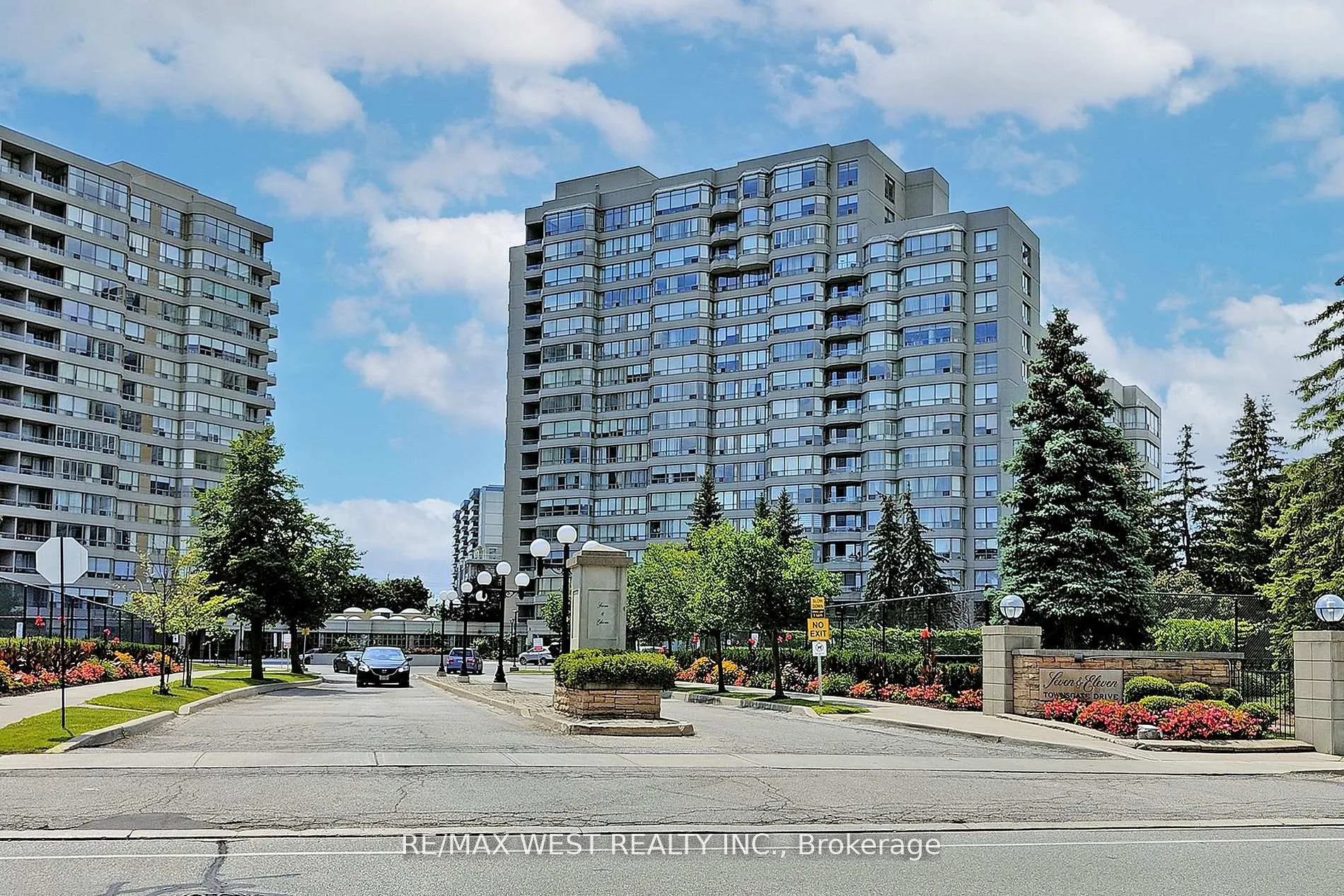 Photo 2 of Unit 1003, 7 Townsgate Drive, Vaughan, Crestwood-Springfarm-Yorkhill — HOMEH
