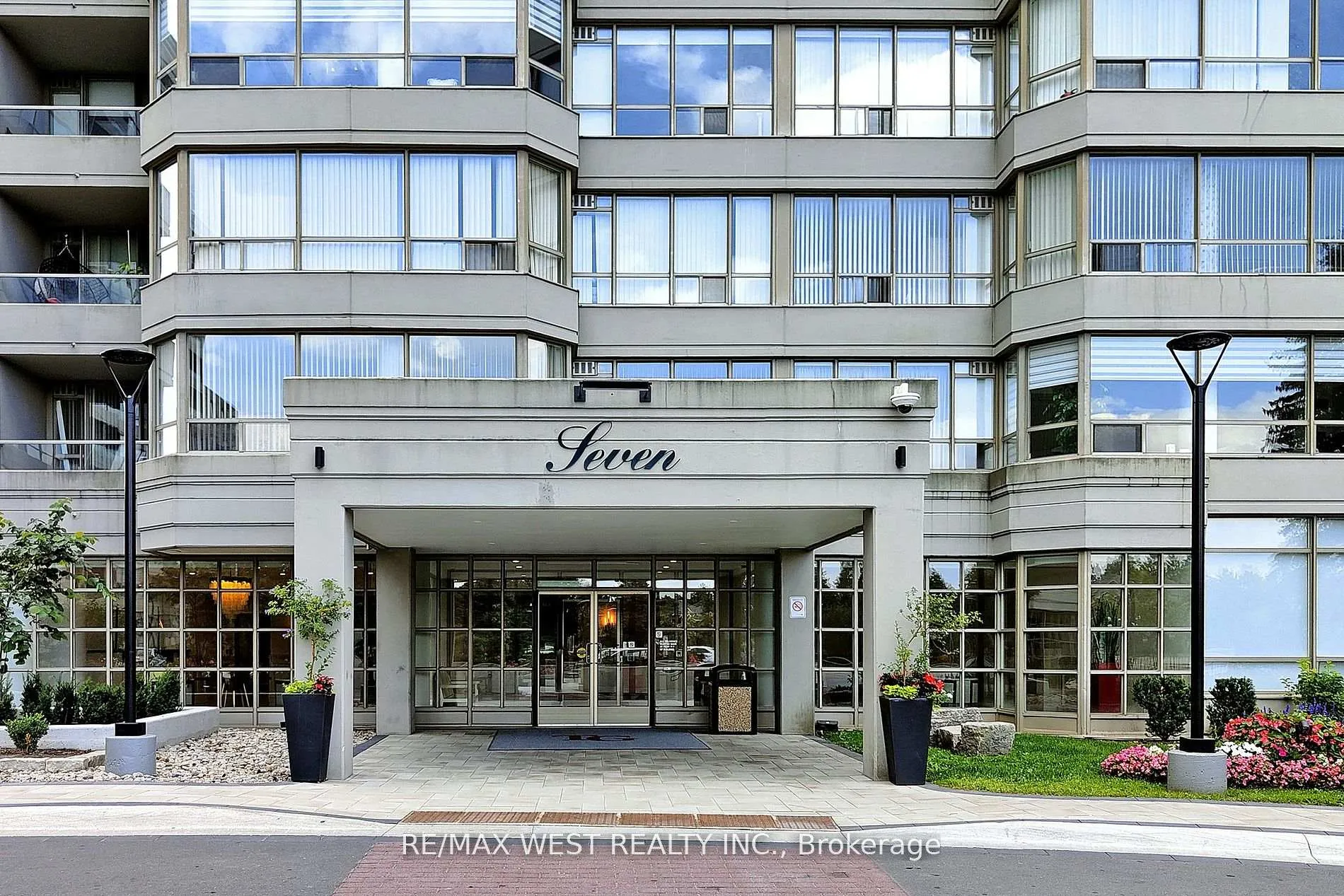 Photo 3 of Unit 1003, 7 Townsgate Drive, Vaughan, Crestwood-Springfarm-Yorkhill — HOMEH