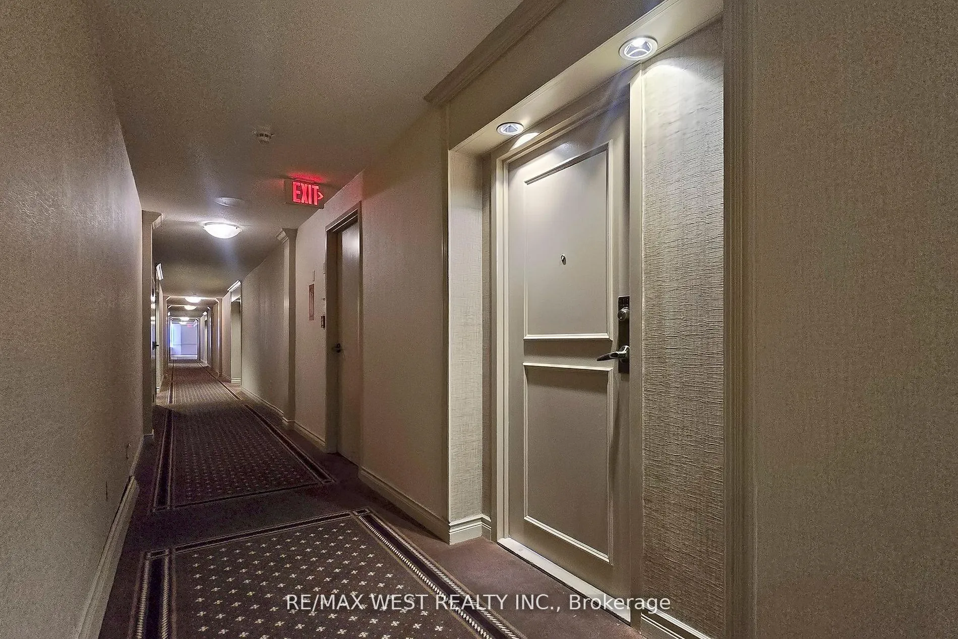 Photo 8 of Unit 1003, 7 Townsgate Drive, Vaughan, Crestwood-Springfarm-Yorkhill — HOMEH
