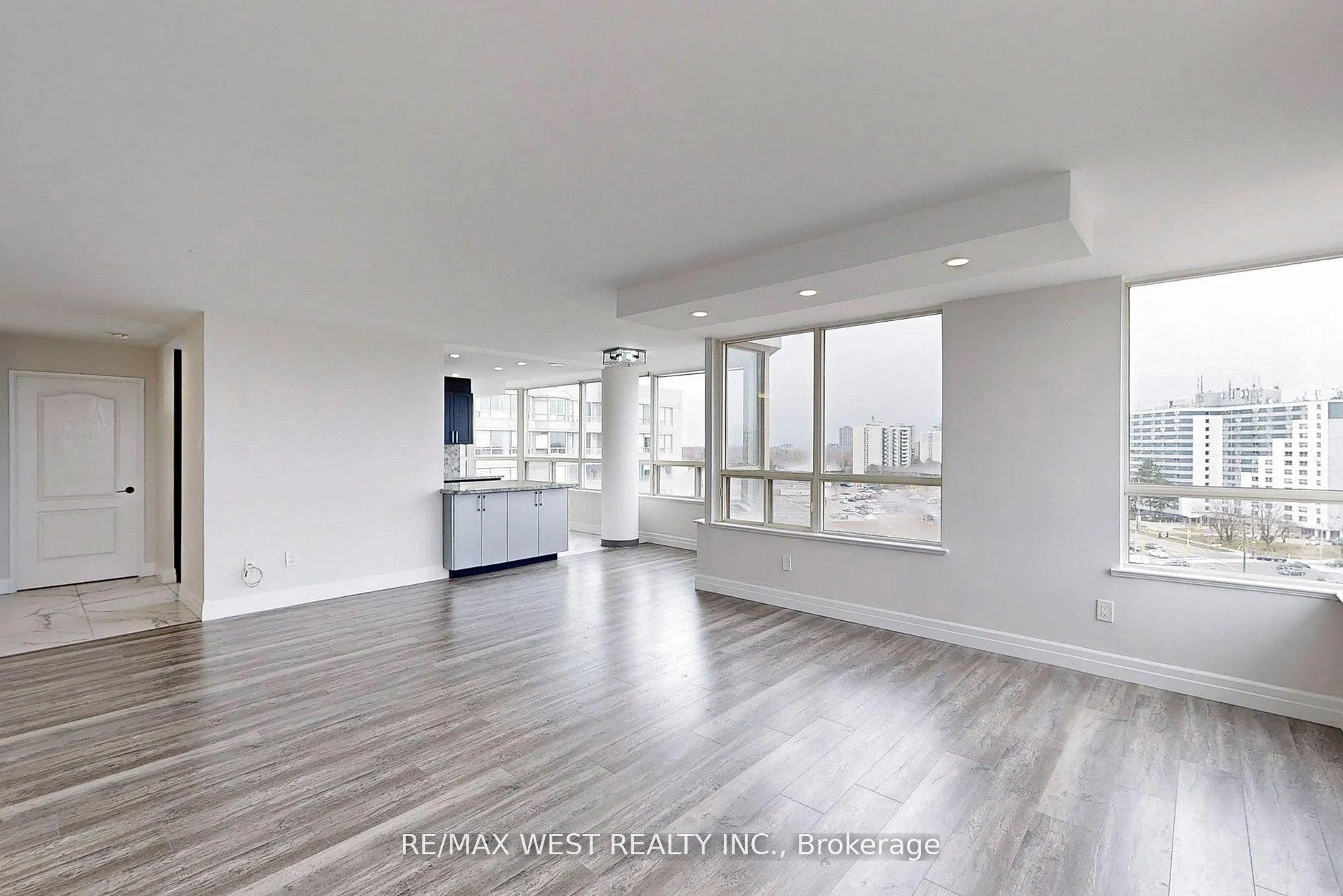 Photo 12 of Unit 1003, 7 Townsgate Drive, Vaughan, Crestwood-Springfarm-Yorkhill — HOMEH