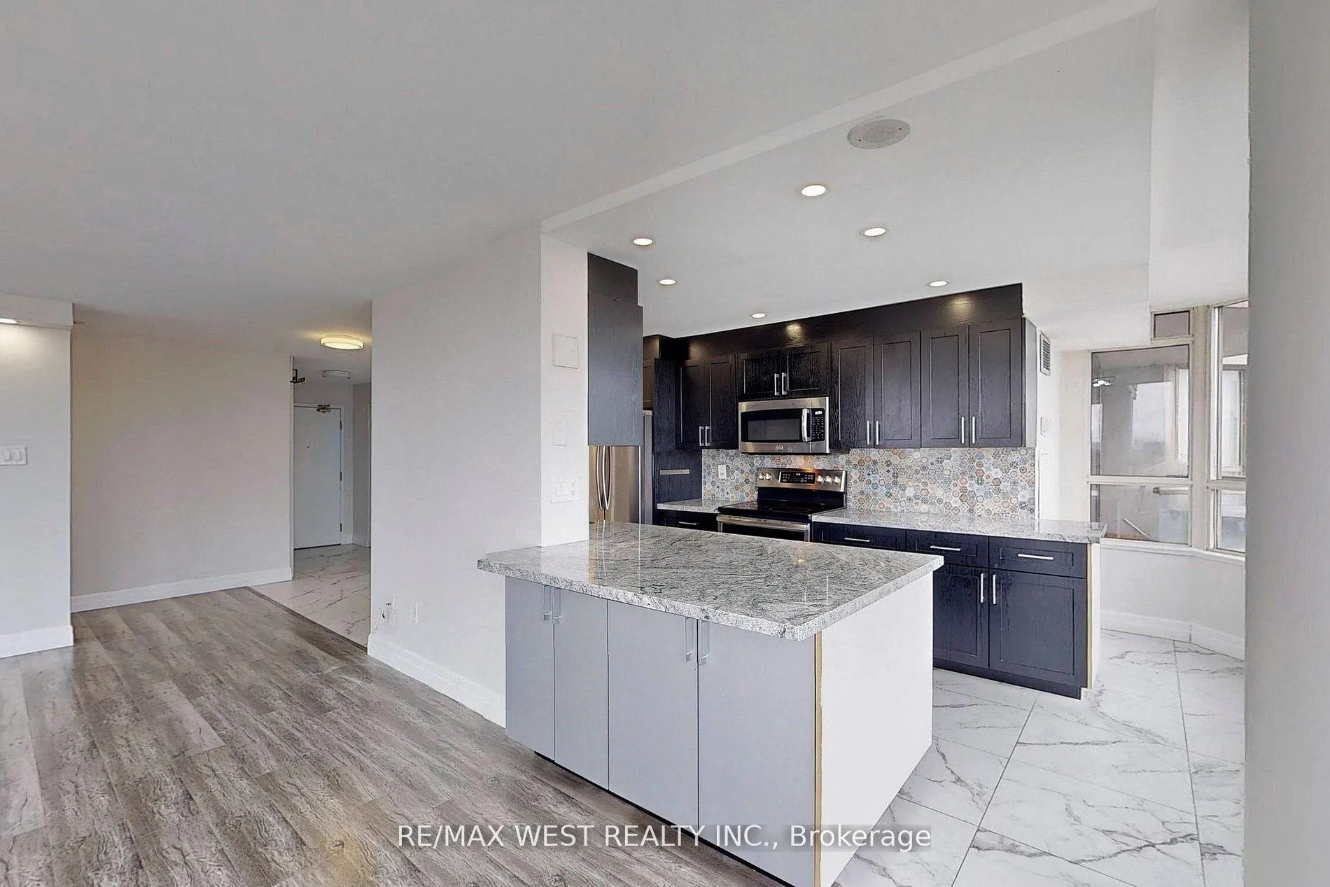 Photo 14 of Unit 1003, 7 Townsgate Drive, Vaughan, Crestwood-Springfarm-Yorkhill — HOMEH