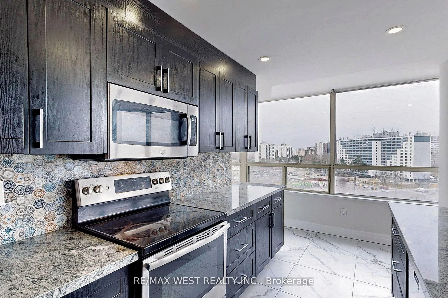 Photo 15 of Unit 1003, 7 Townsgate Drive, Vaughan, Crestwood-Springfarm-Yorkhill — HOMEH