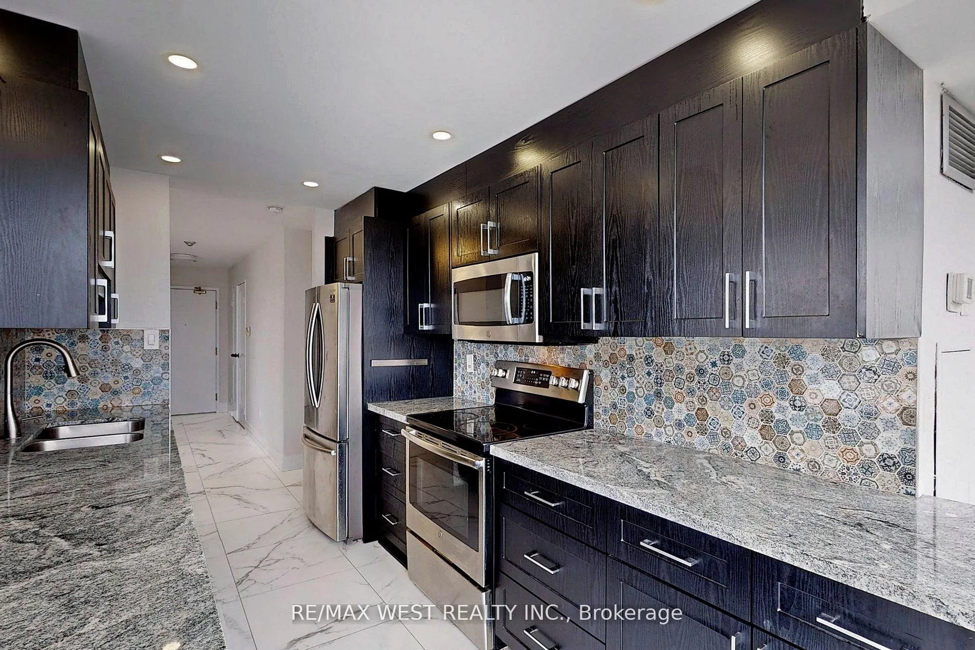 Photo 16 of Unit 1003, 7 Townsgate Drive, Vaughan, Crestwood-Springfarm-Yorkhill — HOMEH