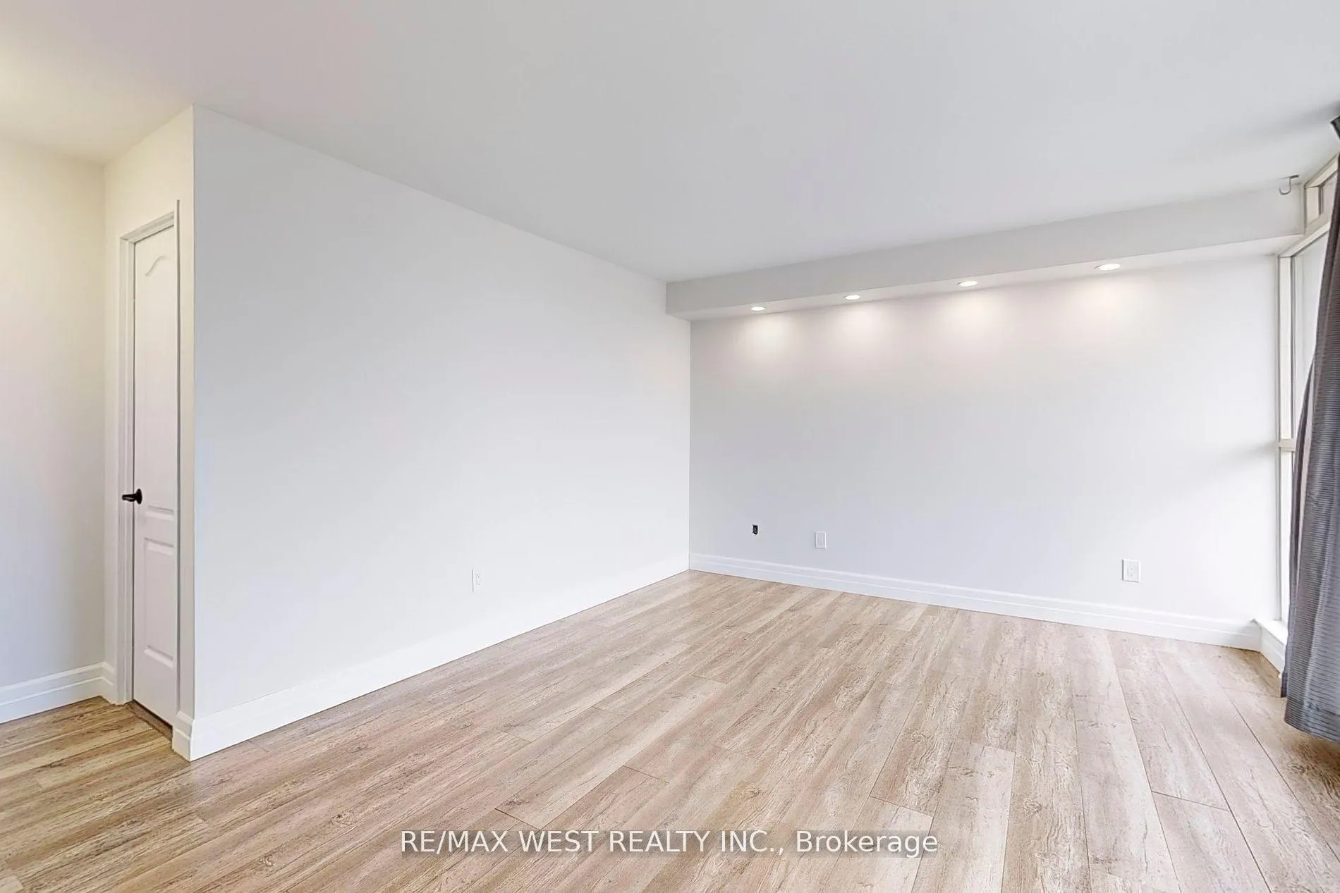 Photo 18 of Unit 1003, 7 Townsgate Drive, Vaughan, Crestwood-Springfarm-Yorkhill — HOMEH