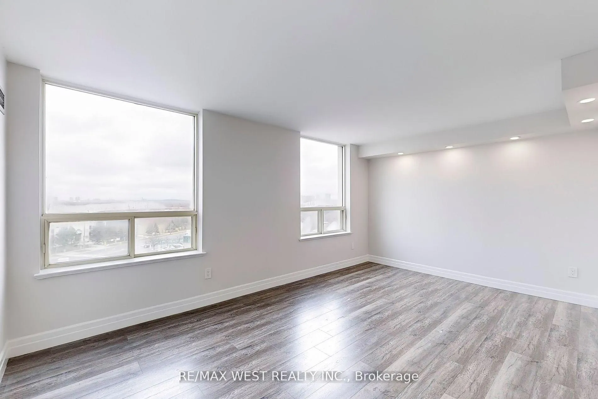 Photo 21 of Unit 1003, 7 Townsgate Drive, Vaughan, Crestwood-Springfarm-Yorkhill — HOMEH