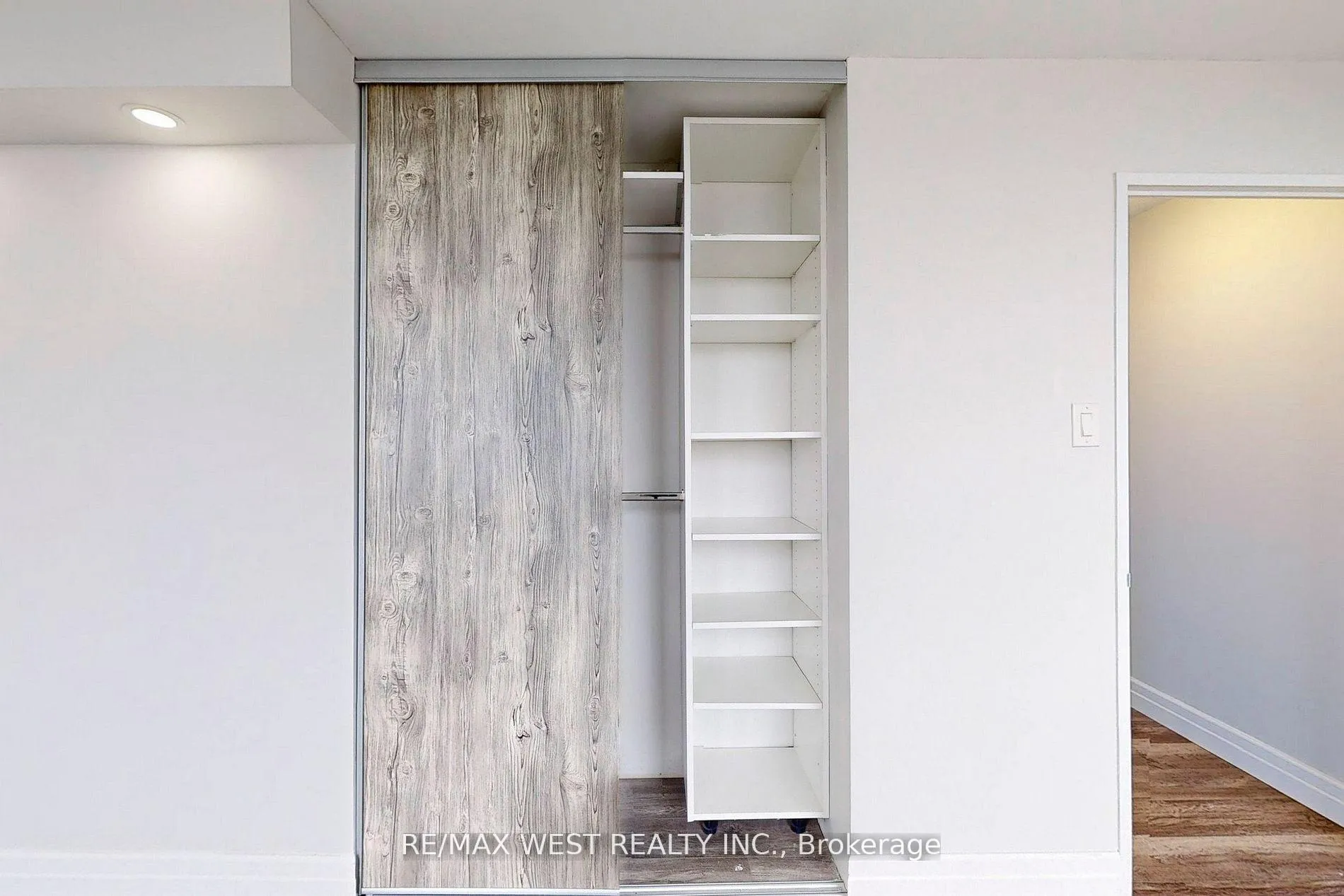 Photo 23 of Unit 1003, 7 Townsgate Drive, Vaughan, Crestwood-Springfarm-Yorkhill — HOMEH