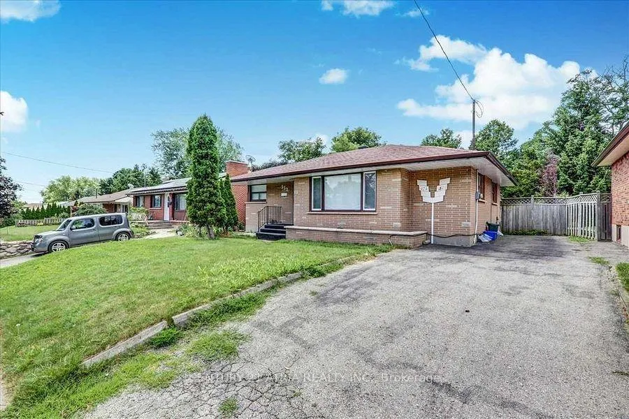 Photo 2 of 532 Harmony Road S, Oshawa, Donevan — HOMEH