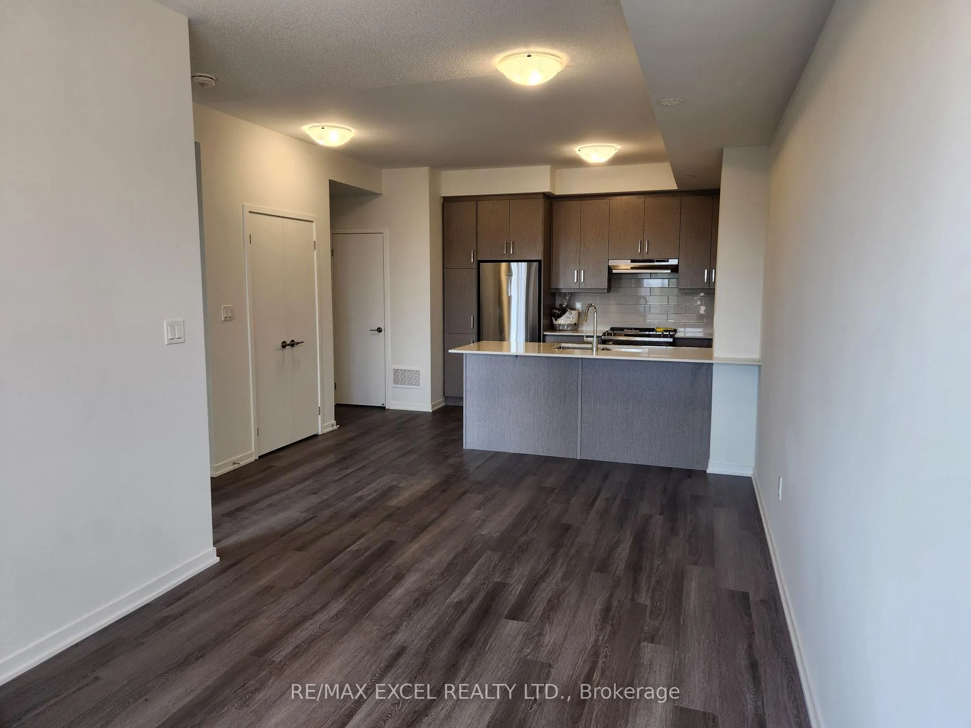 Photo 4 of Unit 331, 100 Honeycrisp Crescent, Vaughan, Vaughan Corporate Centre — HOMEH