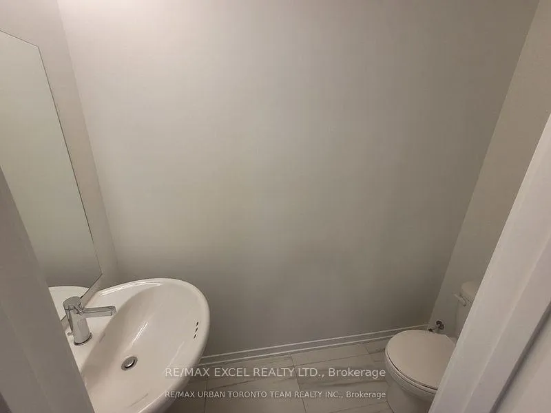 Photo 8 of Unit 331, 100 Honeycrisp Crescent, Vaughan, Vaughan Corporate Centre — HOMEH