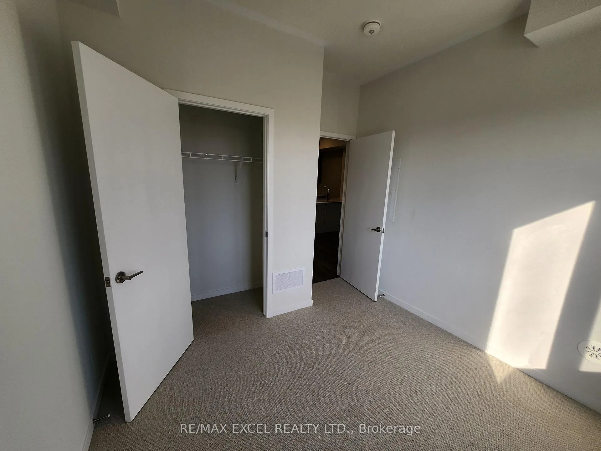 Photo 10 of Unit 331, 100 Honeycrisp Crescent, Vaughan, Vaughan Corporate Centre — HOMEH