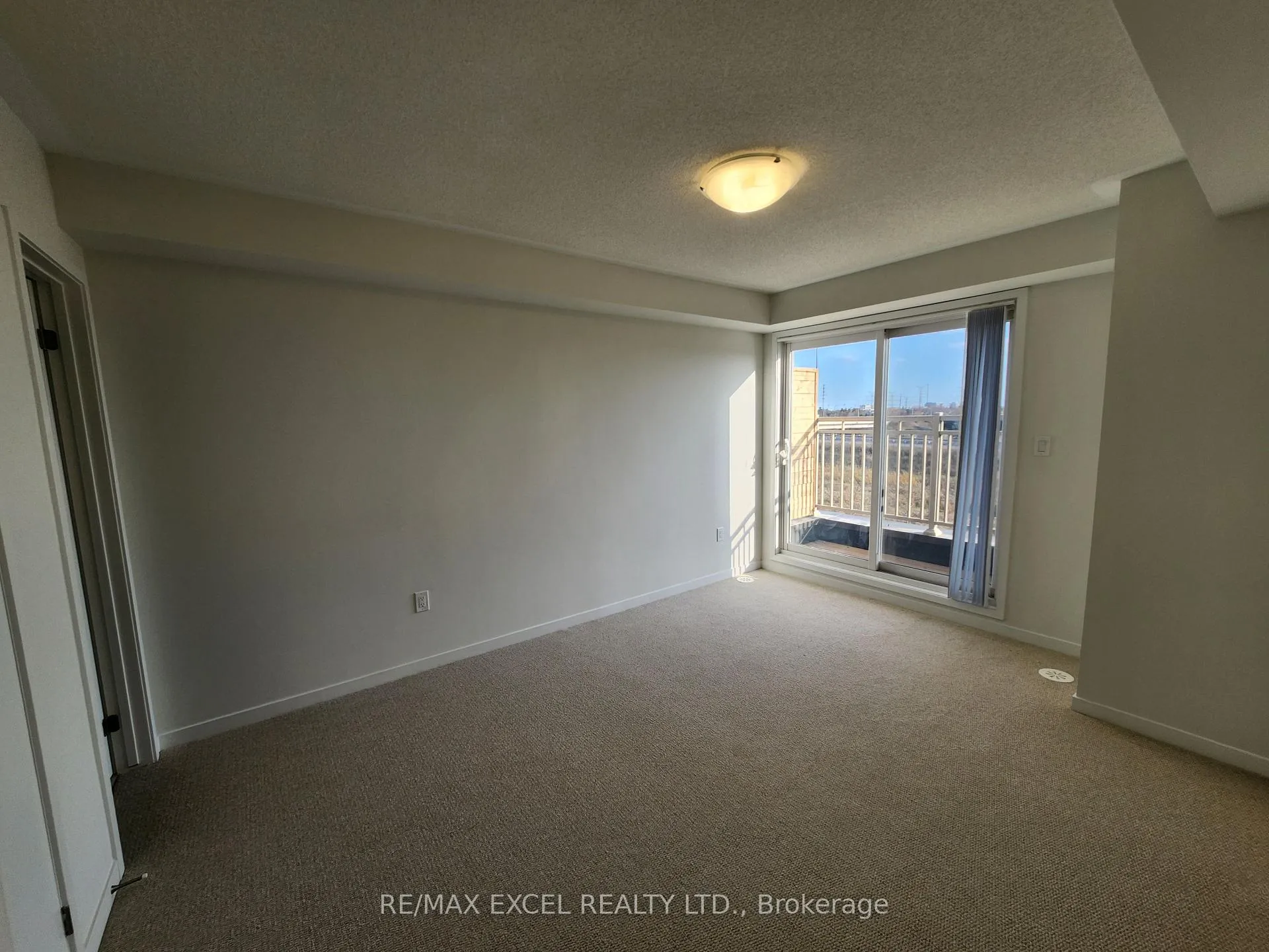 Photo 12 of Unit 331, 100 Honeycrisp Crescent, Vaughan, Vaughan Corporate Centre — HOMEH