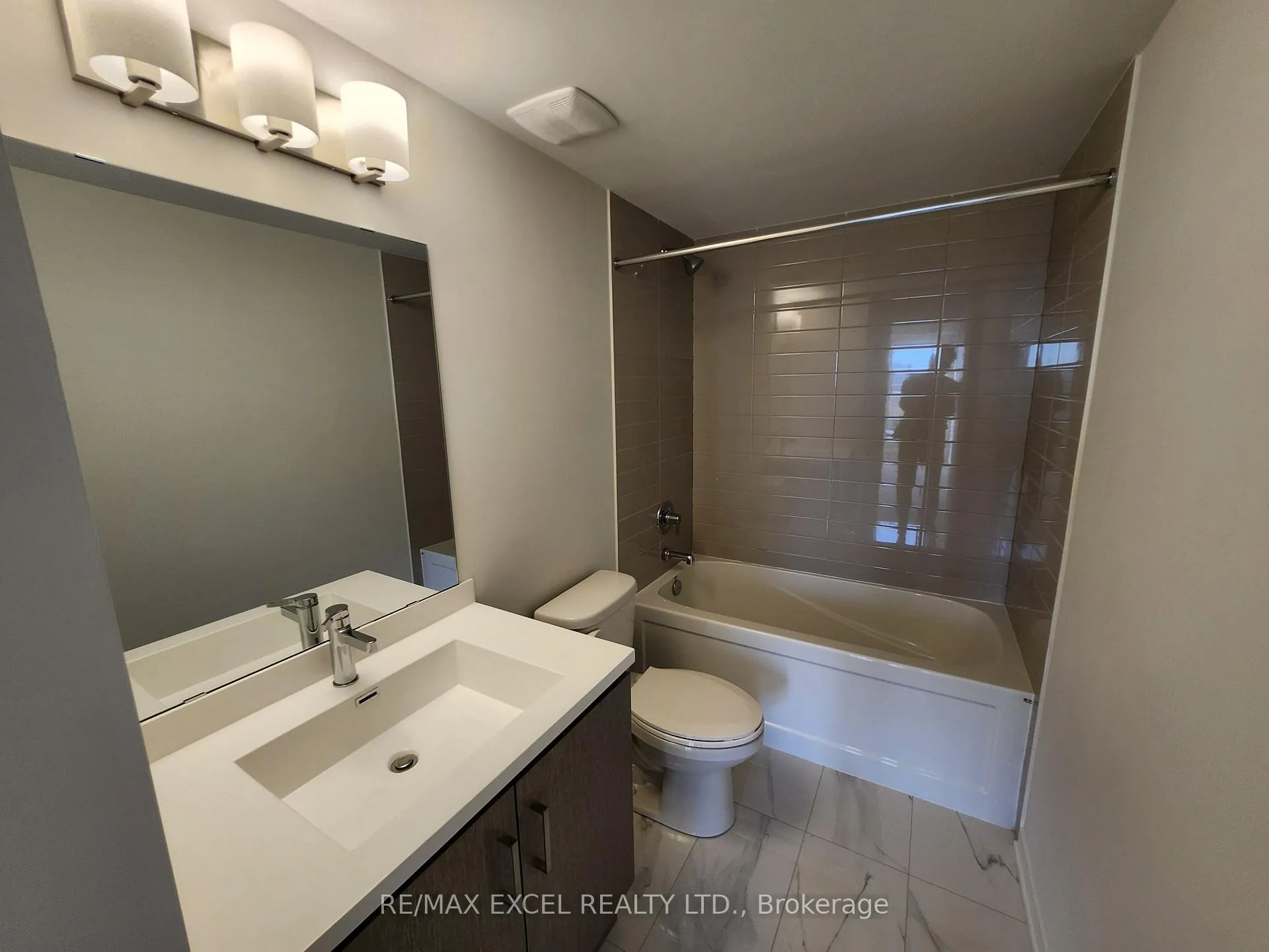 Photo 14 of Unit 331, 100 Honeycrisp Crescent, Vaughan, Vaughan Corporate Centre — HOMEH