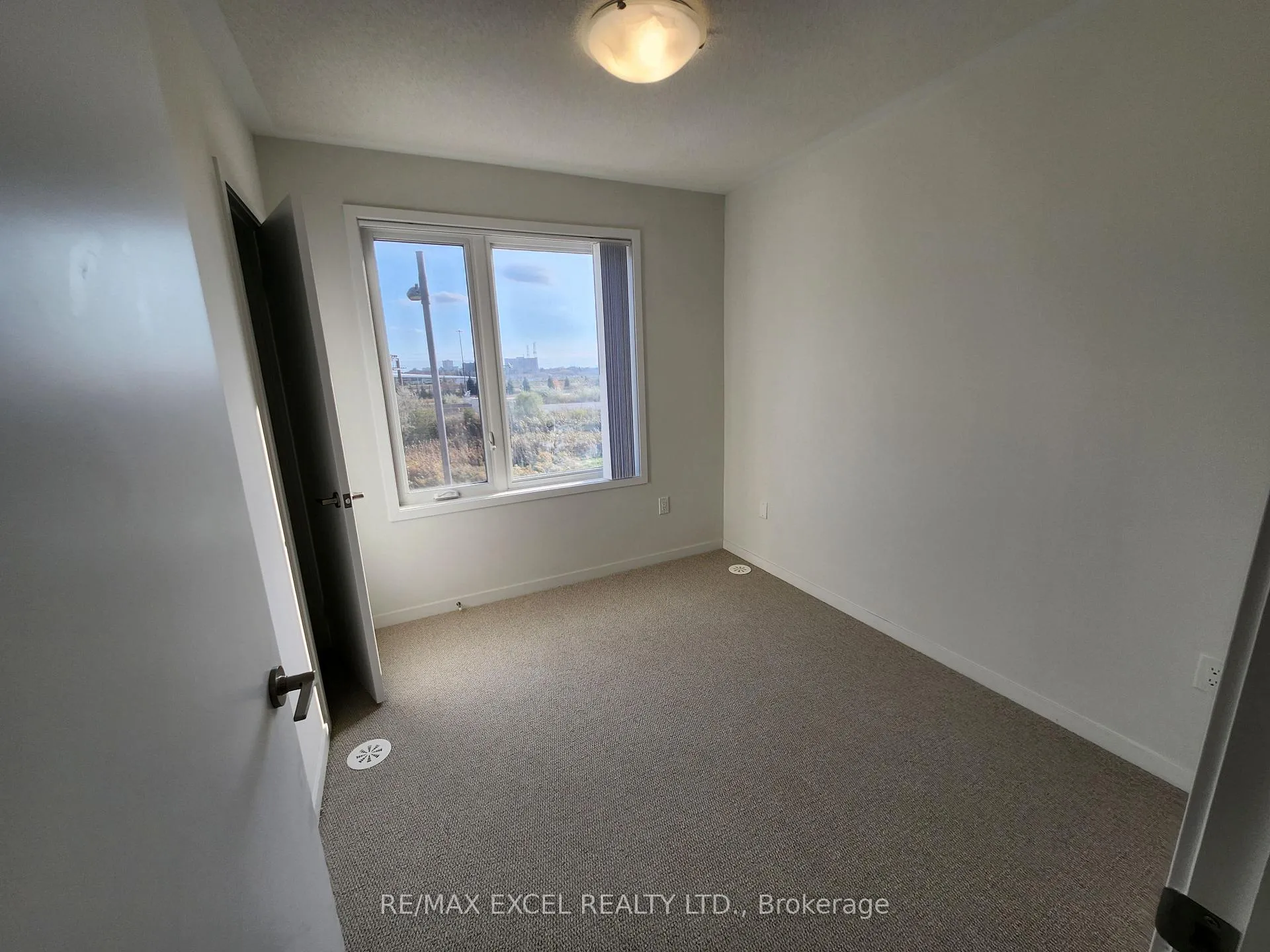 Photo 15 of Unit 331, 100 Honeycrisp Crescent, Vaughan, Vaughan Corporate Centre — HOMEH