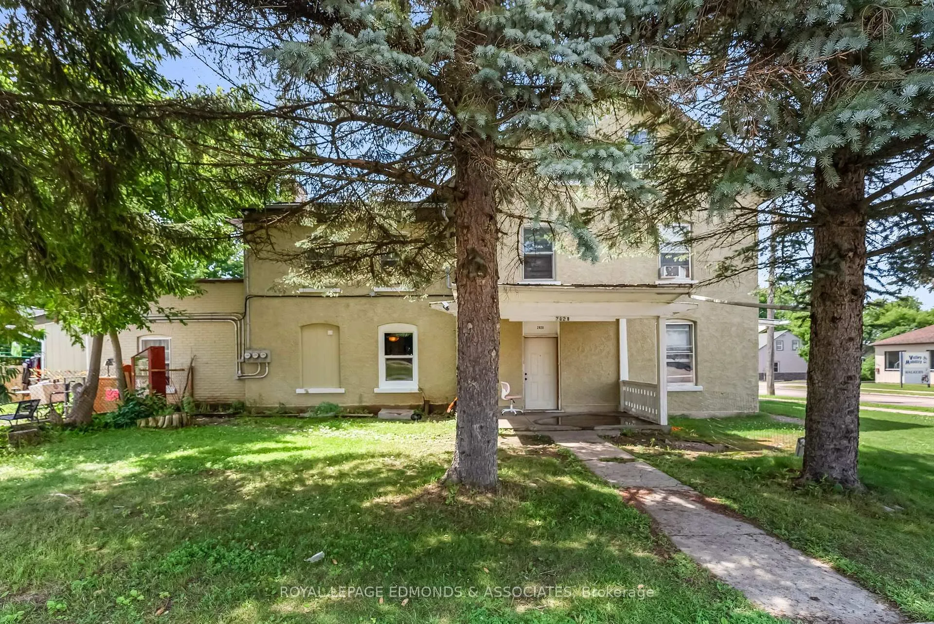 Photo 5 of 394 Pembroke Street E, Pembroke — HOMEH
