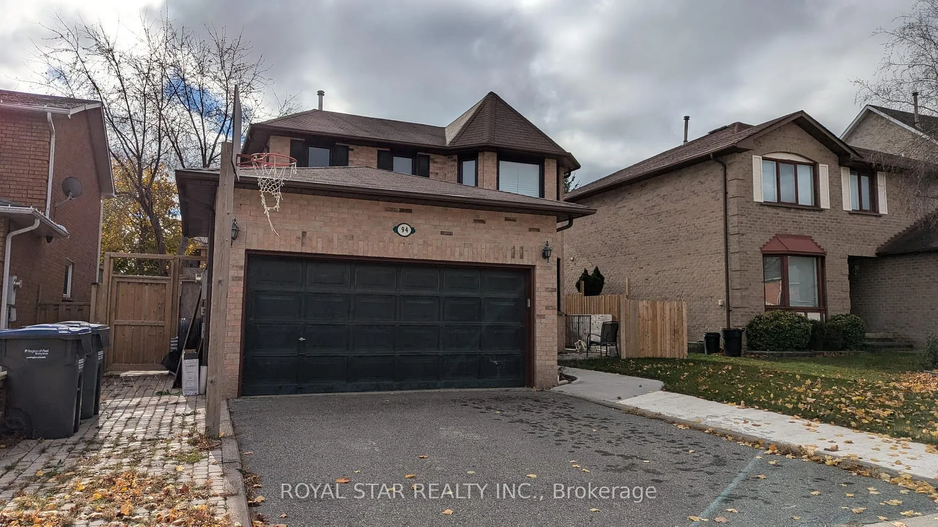 Photo 2 of 94 Sunforest Drive, Brampton, Heart Lake — HOMEH