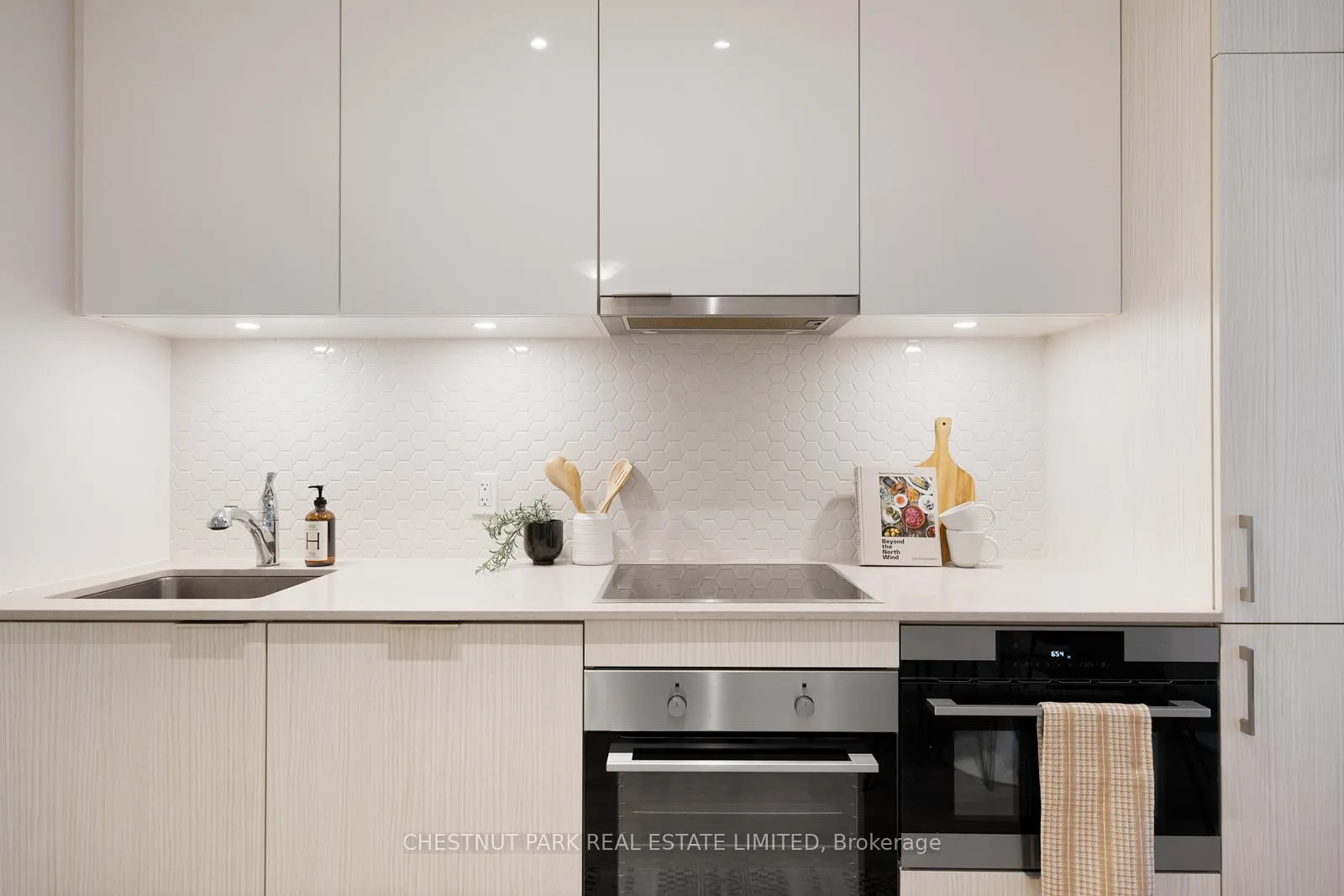 Photo 4 of Unit 513, 158 Front Street E, Toronto, Moss Park — HOMEH