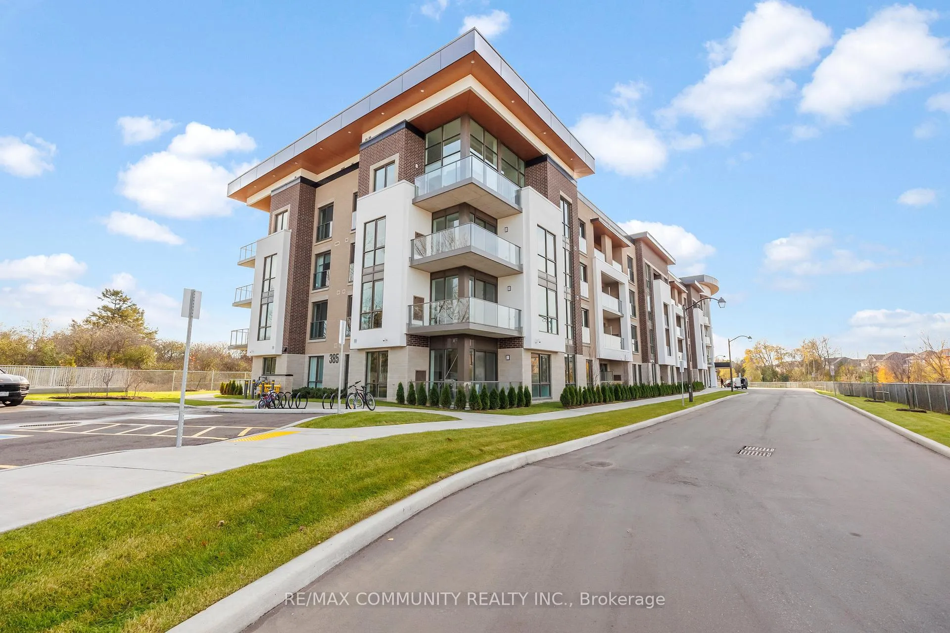 Photo 3 of Unit 328, 385 Arctic Red Drive, Oshawa, Windfields — HOMEH
