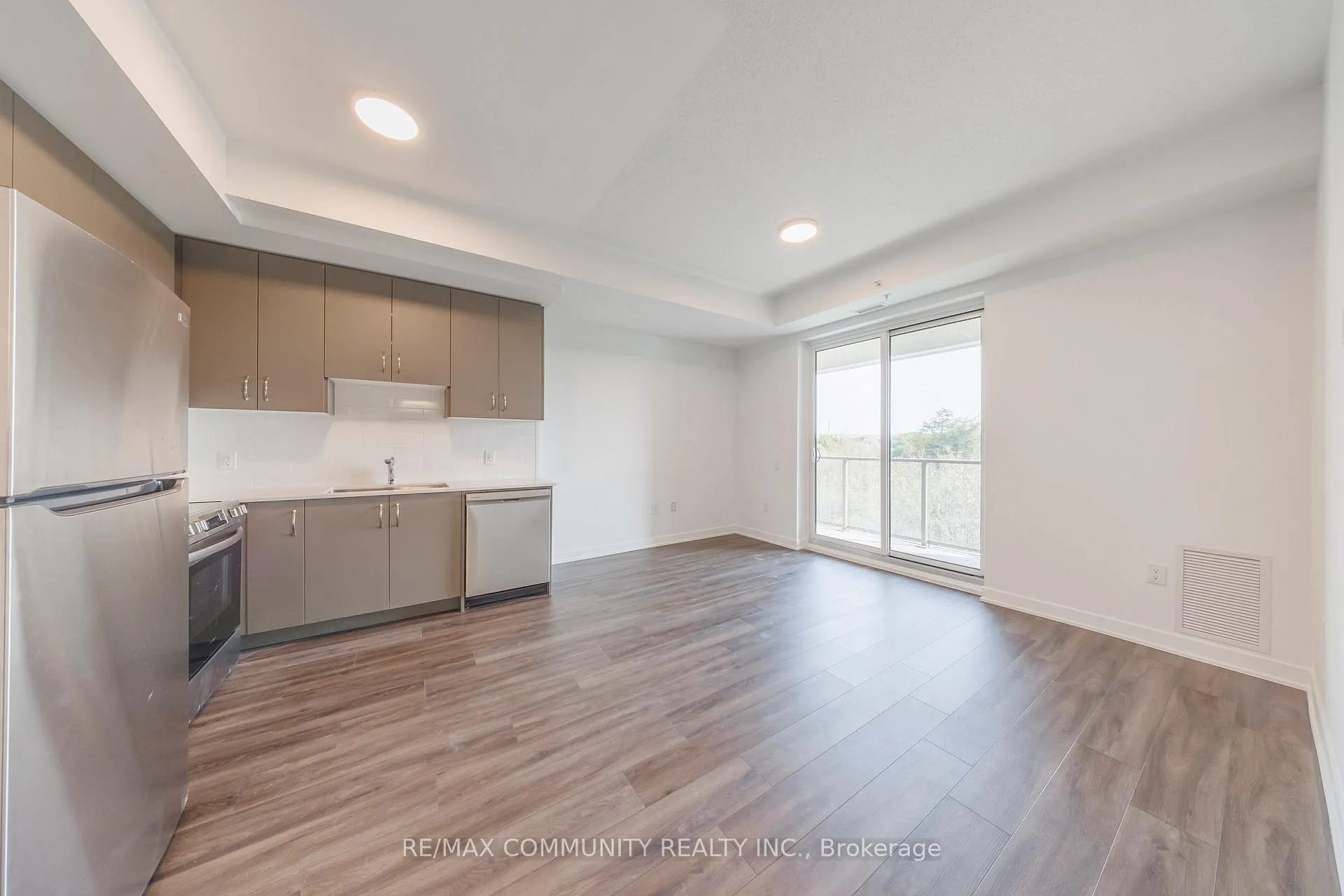 Photo 9 of Unit 328, 385 Arctic Red Drive, Oshawa, Windfields — HOMEH
