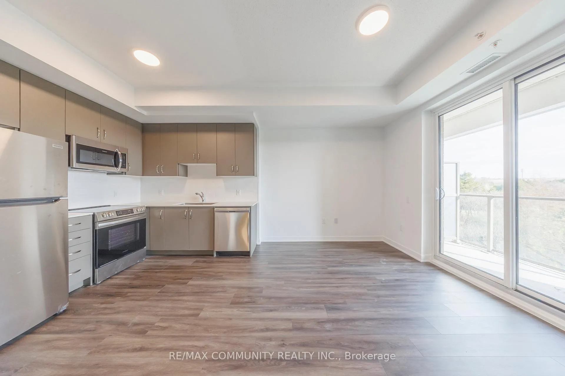 Photo 10 of Unit 328, 385 Arctic Red Drive, Oshawa, Windfields — HOMEH