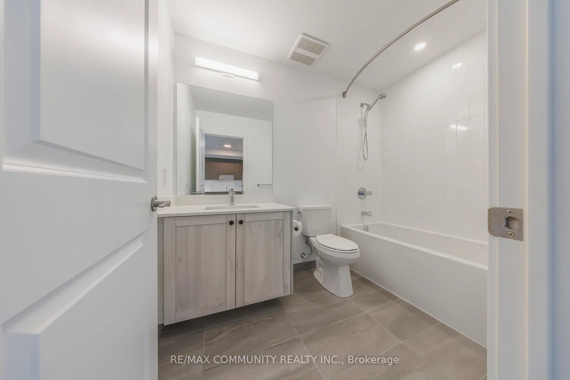 Photo 15 of Unit 328, 385 Arctic Red Drive, Oshawa, Windfields — HOMEH