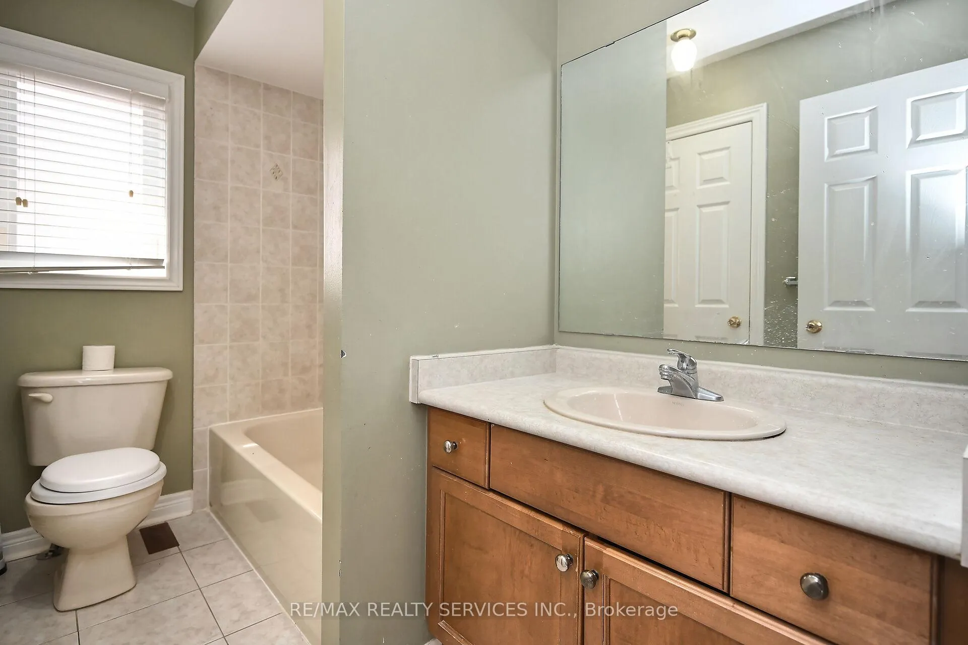 Photo 20 of 19 Martree Crescent, Brampton, Madoc — HOMEH