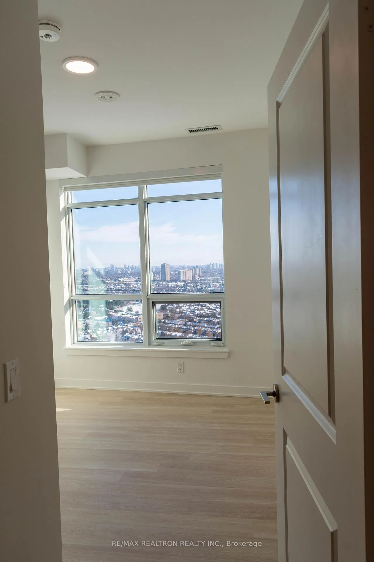 Photo 2 of Unit 3002, 30 Upper Mall Way, Vaughan, Brownridge — HOMEH