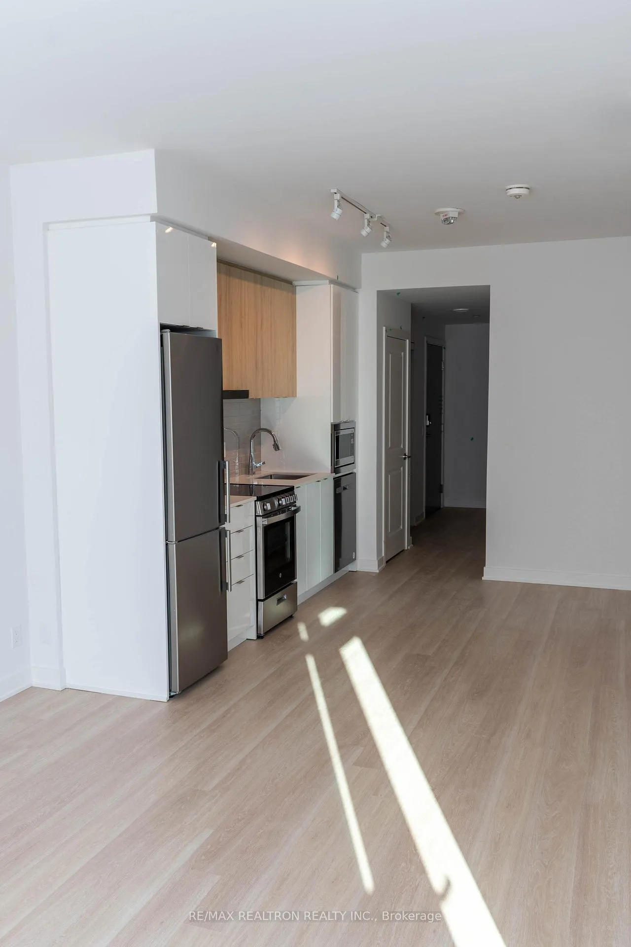 Photo 5 of Unit 3002, 30 Upper Mall Way, Vaughan, Brownridge — HOMEH