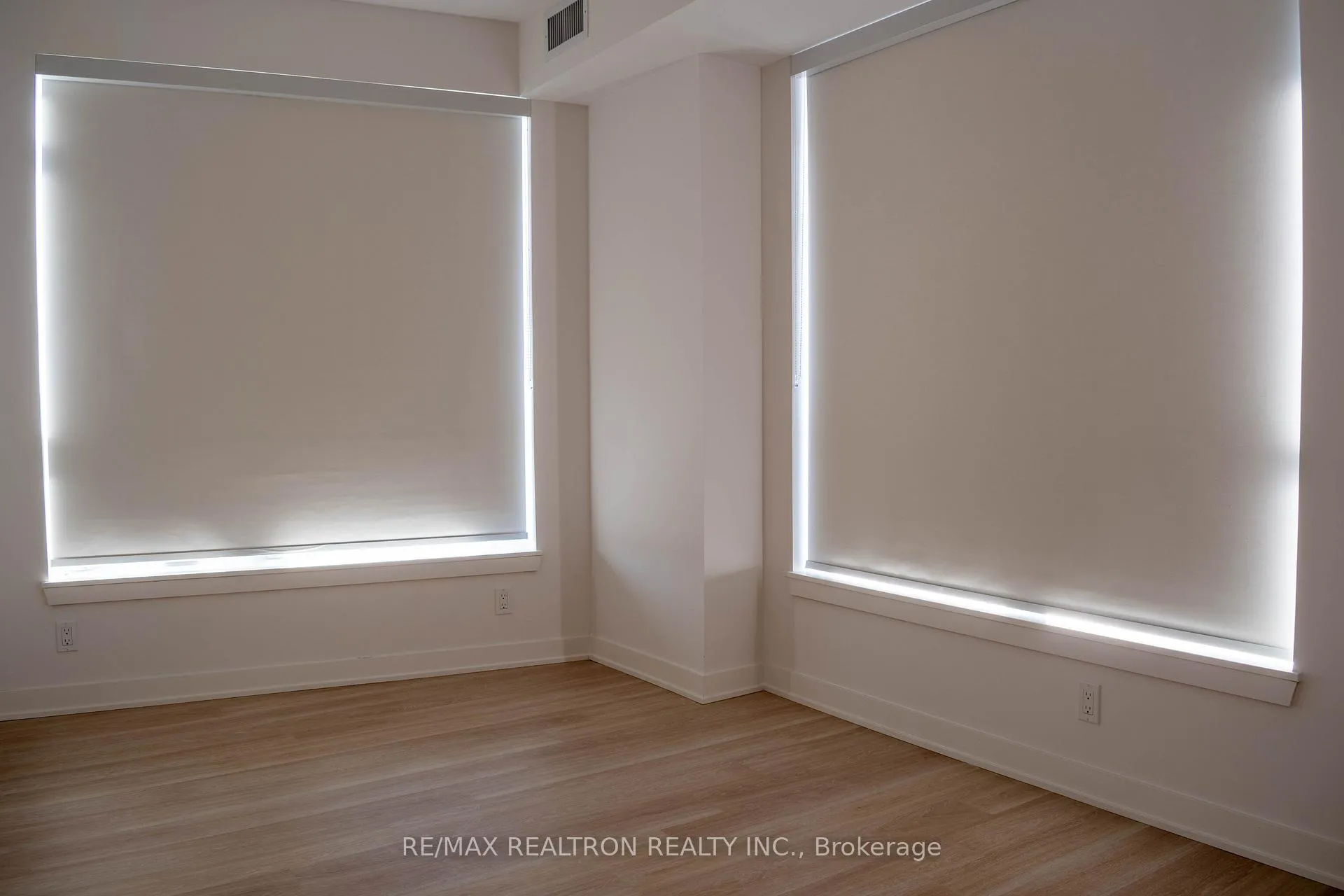 Photo 9 of Unit 3002, 30 Upper Mall Way, Vaughan, Brownridge — HOMEH