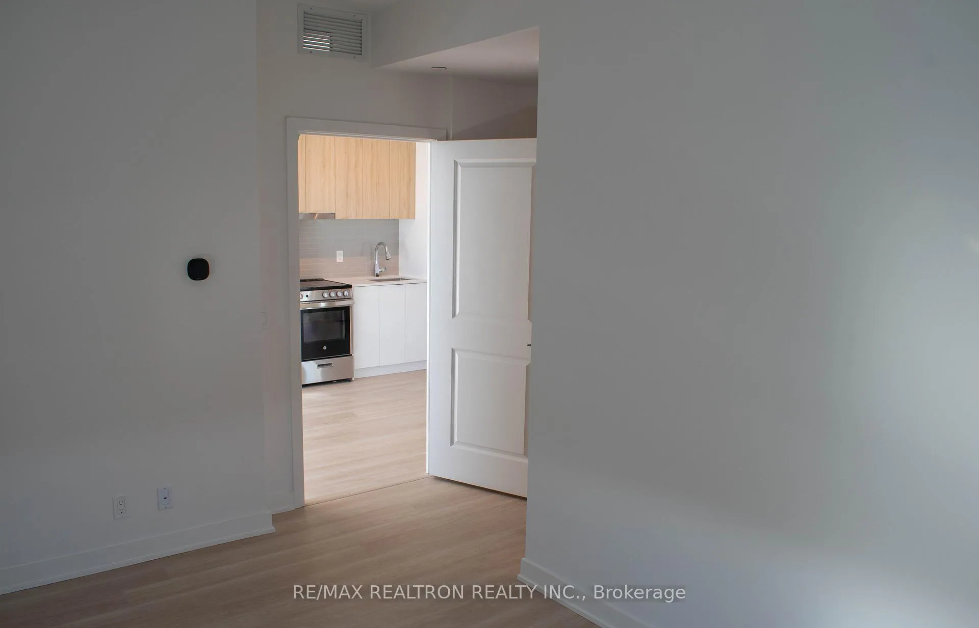 Photo 10 of Unit 3002, 30 Upper Mall Way, Vaughan, Brownridge — HOMEH