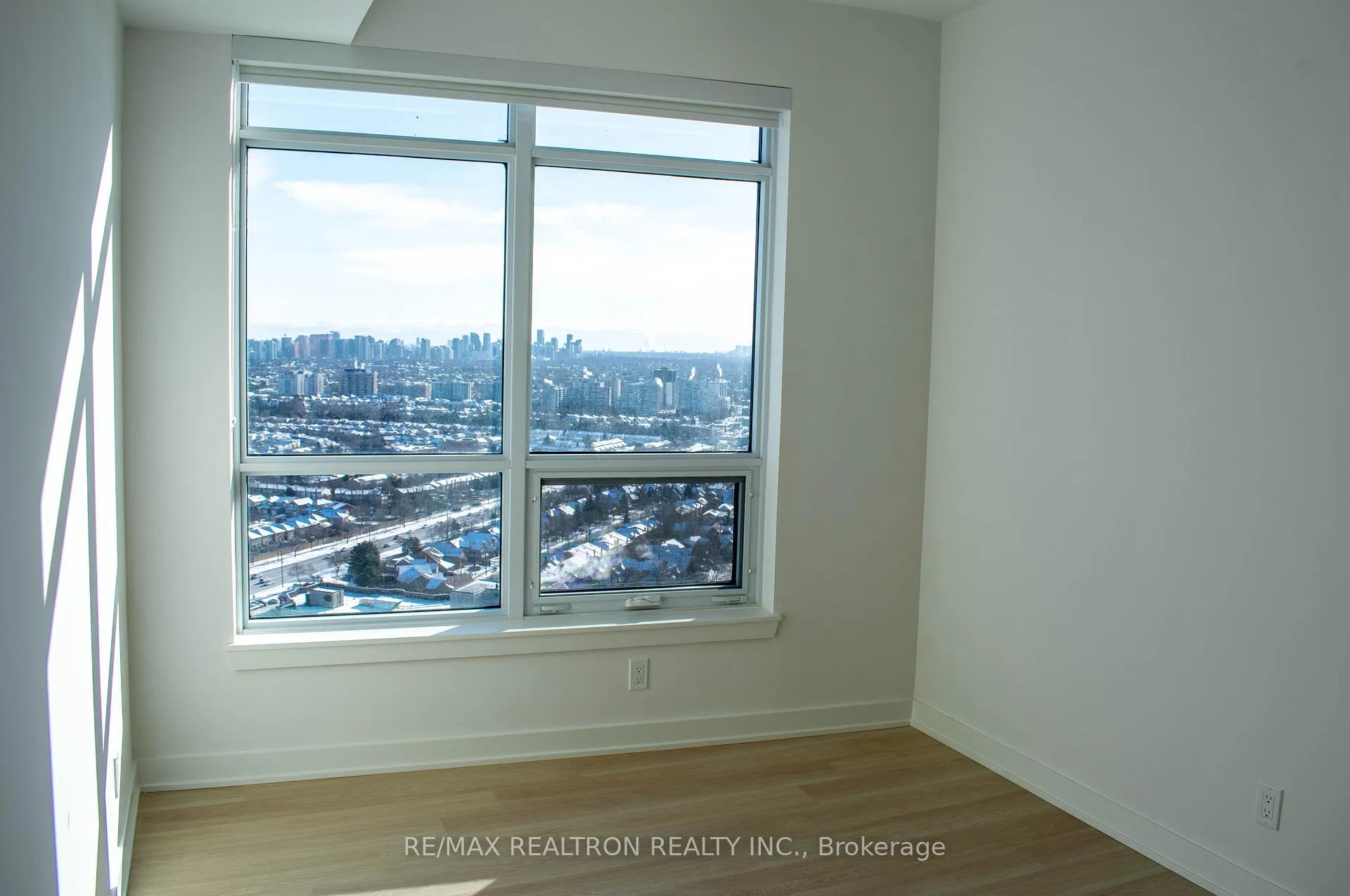 Photo 11 of Unit 3002, 30 Upper Mall Way, Vaughan, Brownridge — HOMEH