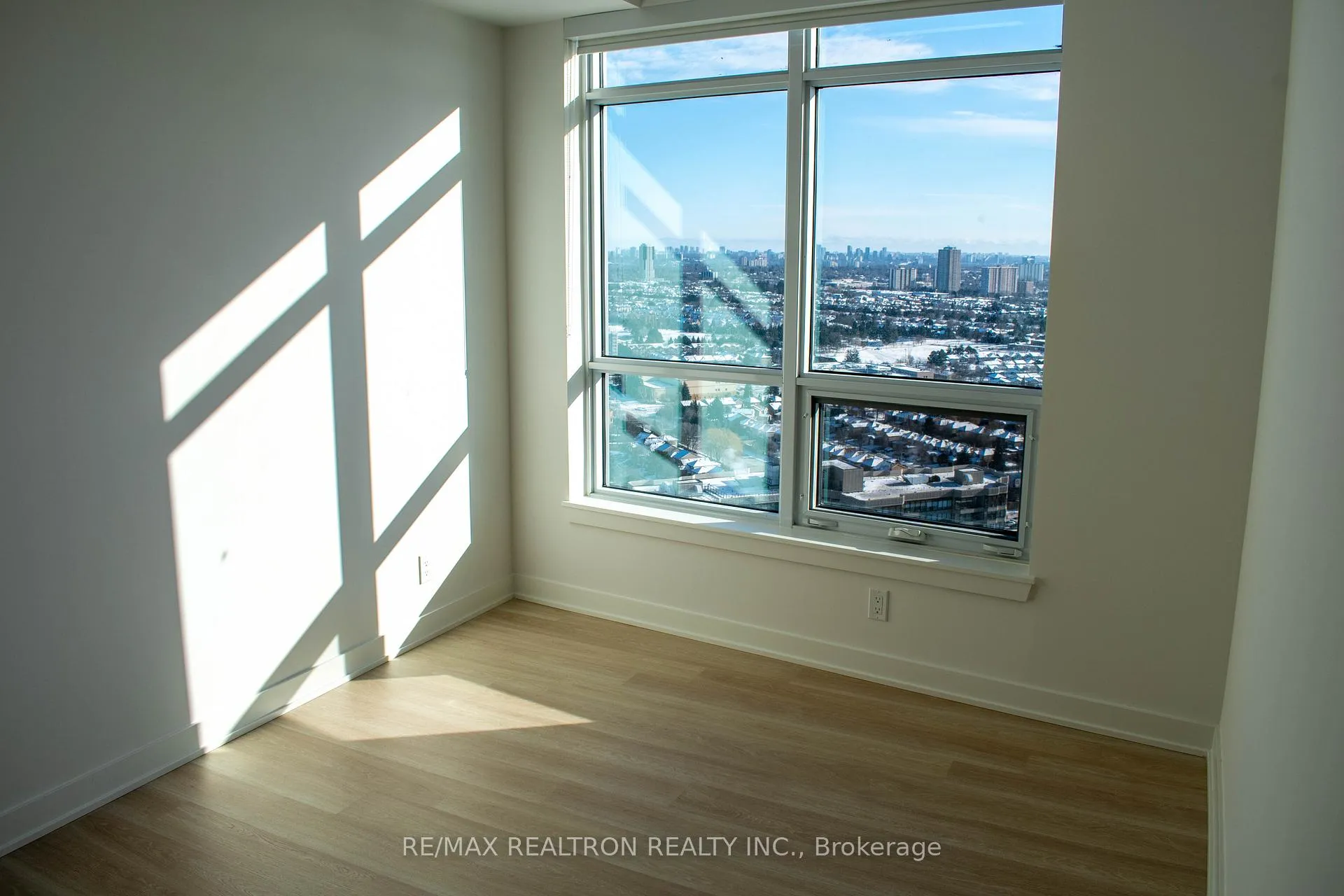 Photo 12 of Unit 3002, 30 Upper Mall Way, Vaughan, Brownridge — HOMEH
