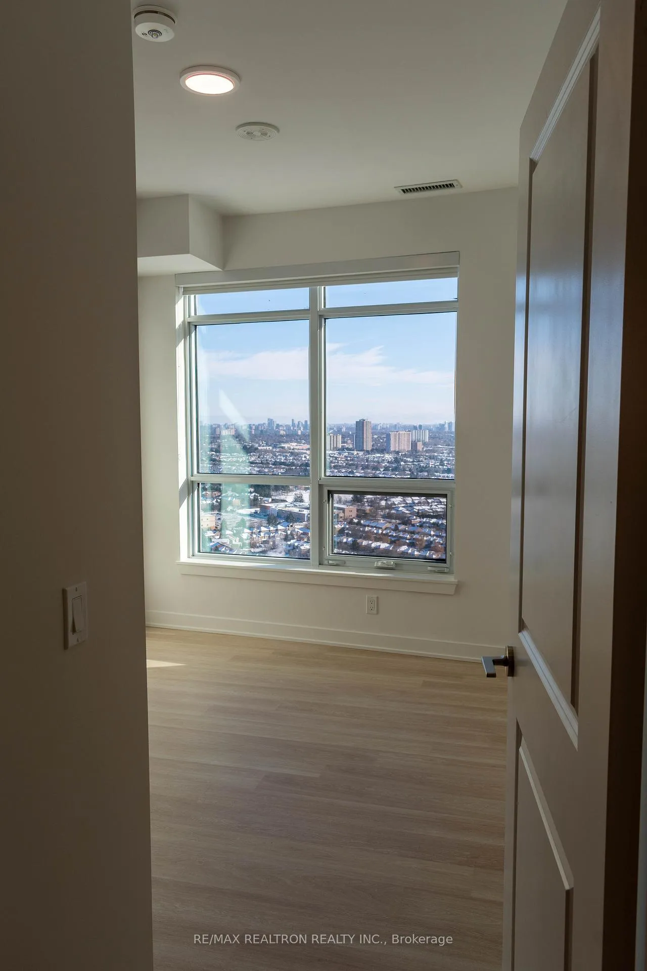 Photo 13 of Unit 3002, 30 Upper Mall Way, Vaughan, Brownridge — HOMEH