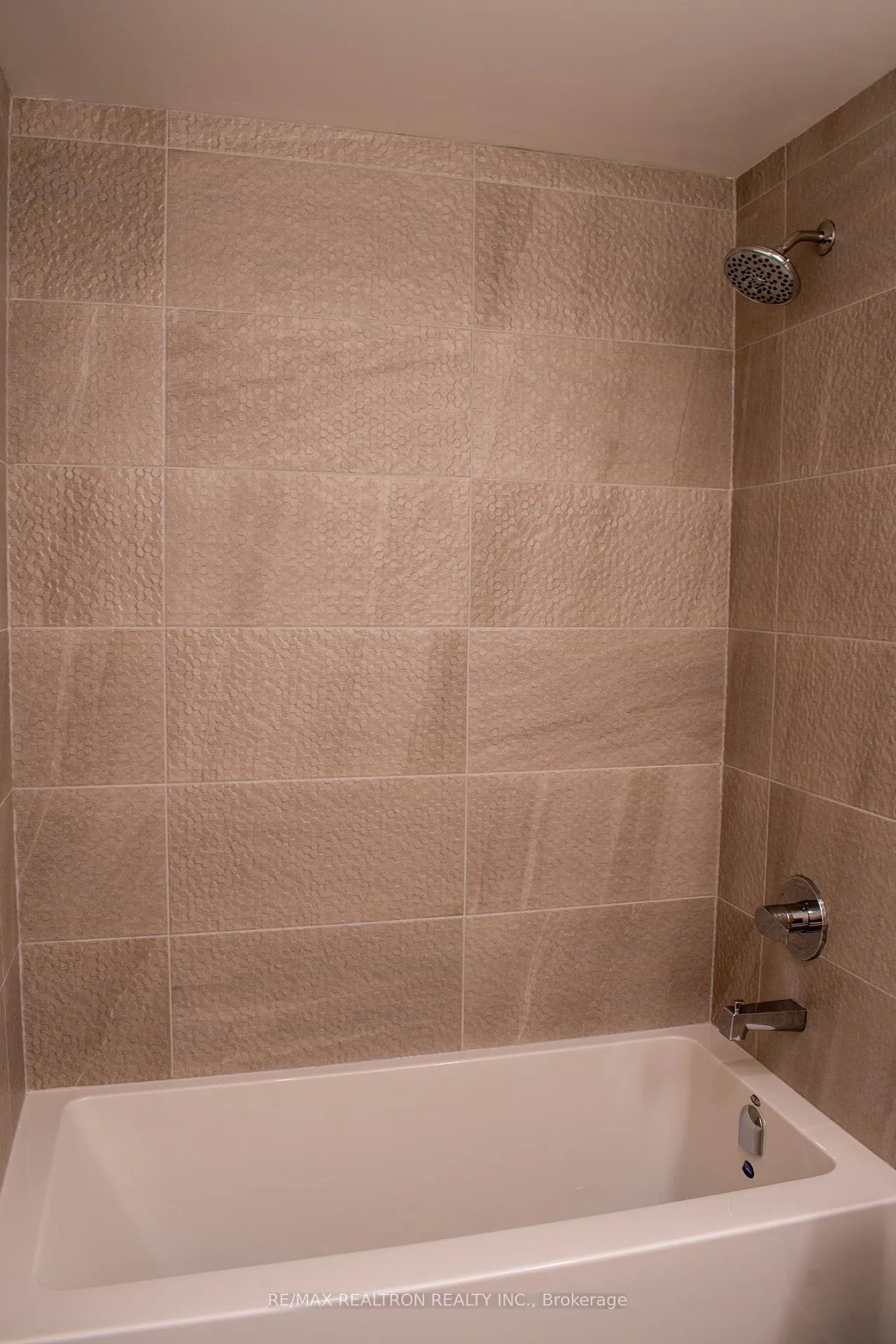 Photo 17 of Unit 3002, 30 Upper Mall Way, Vaughan, Brownridge — HOMEH