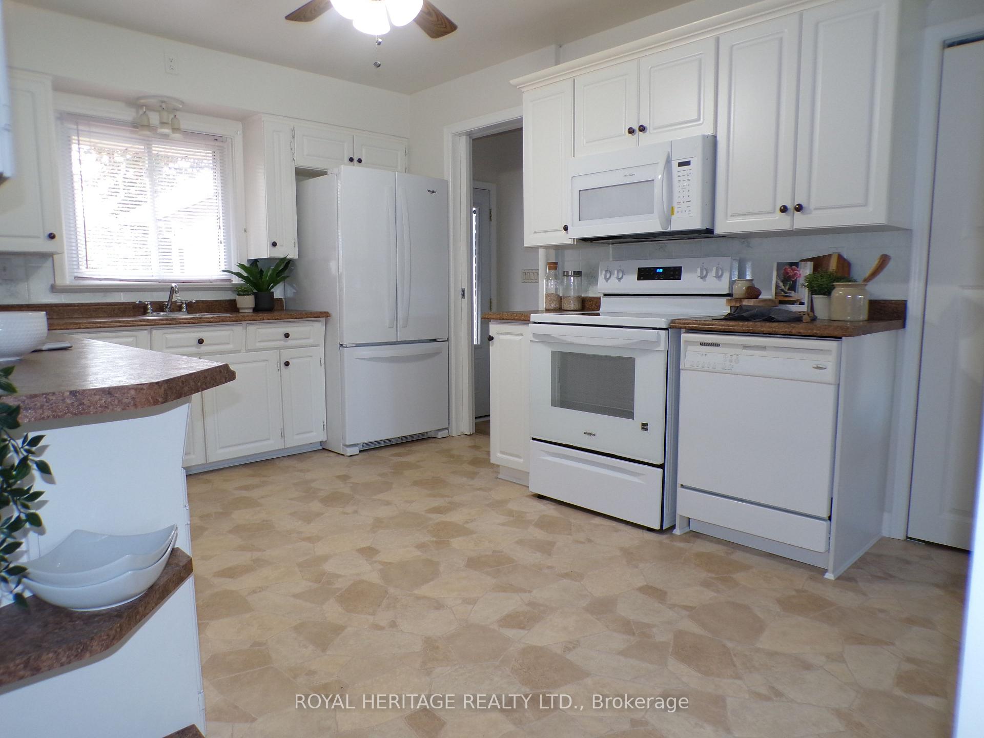 Photo 7 of 12 Darlington Boulevard, Clarington, Courtice — HOMEH