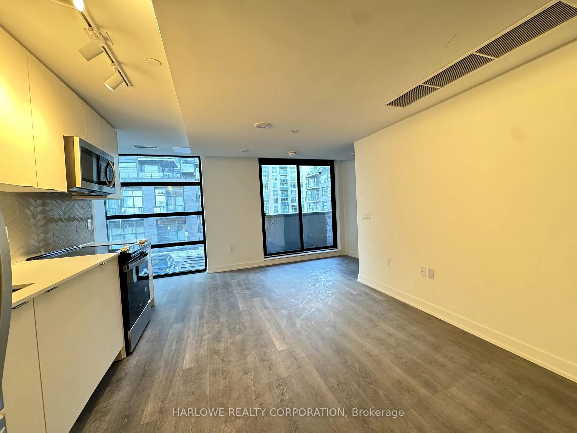 Photo 3 of Unit 175 E, 1610 Charles Street E, Whitby, Port Whitby — HOMEH