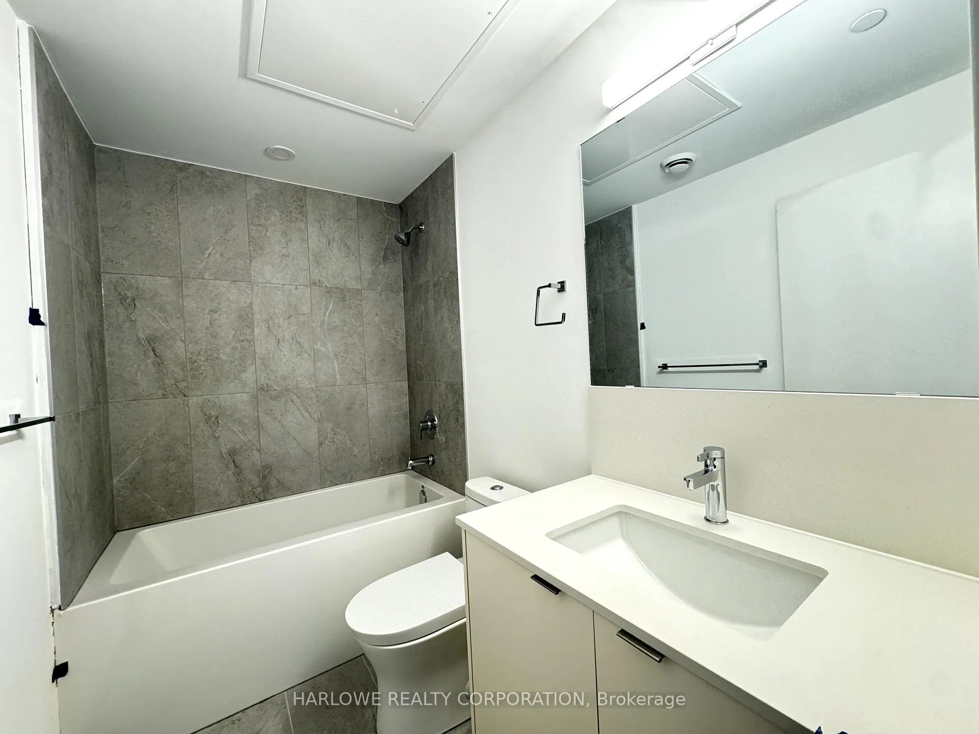 Photo 5 of Unit 175 E, 1610 Charles Street E, Whitby, Port Whitby — HOMEH