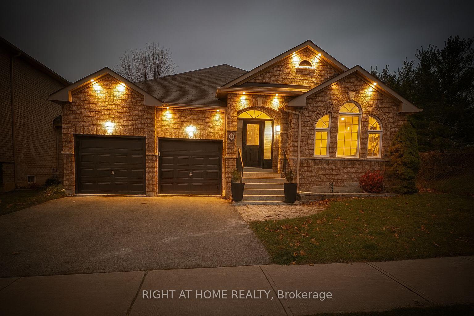 Photo 2 of 16 Imperial Crown Lane, Barrie, Innis-Shore — HOMEH