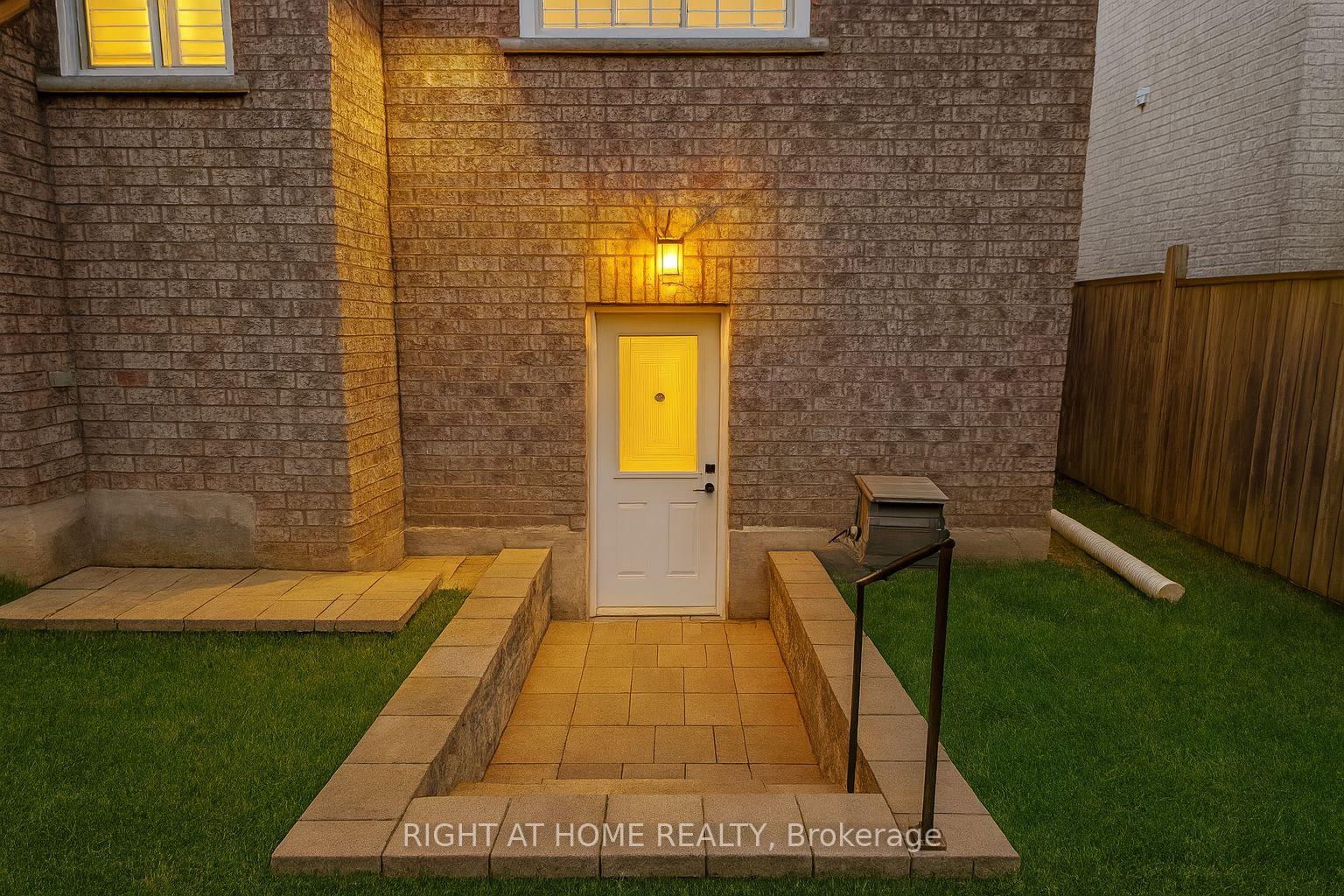 Photo 23 of 16 Imperial Crown Lane, Barrie, Innis-Shore — HOMEH