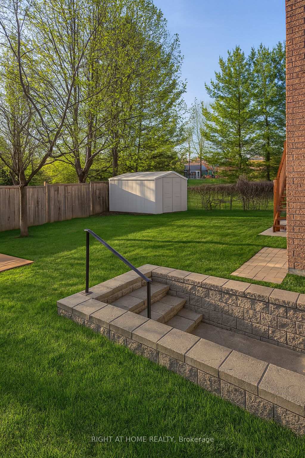 Photo 24 of 16 Imperial Crown Lane, Barrie, Innis-Shore — HOMEH