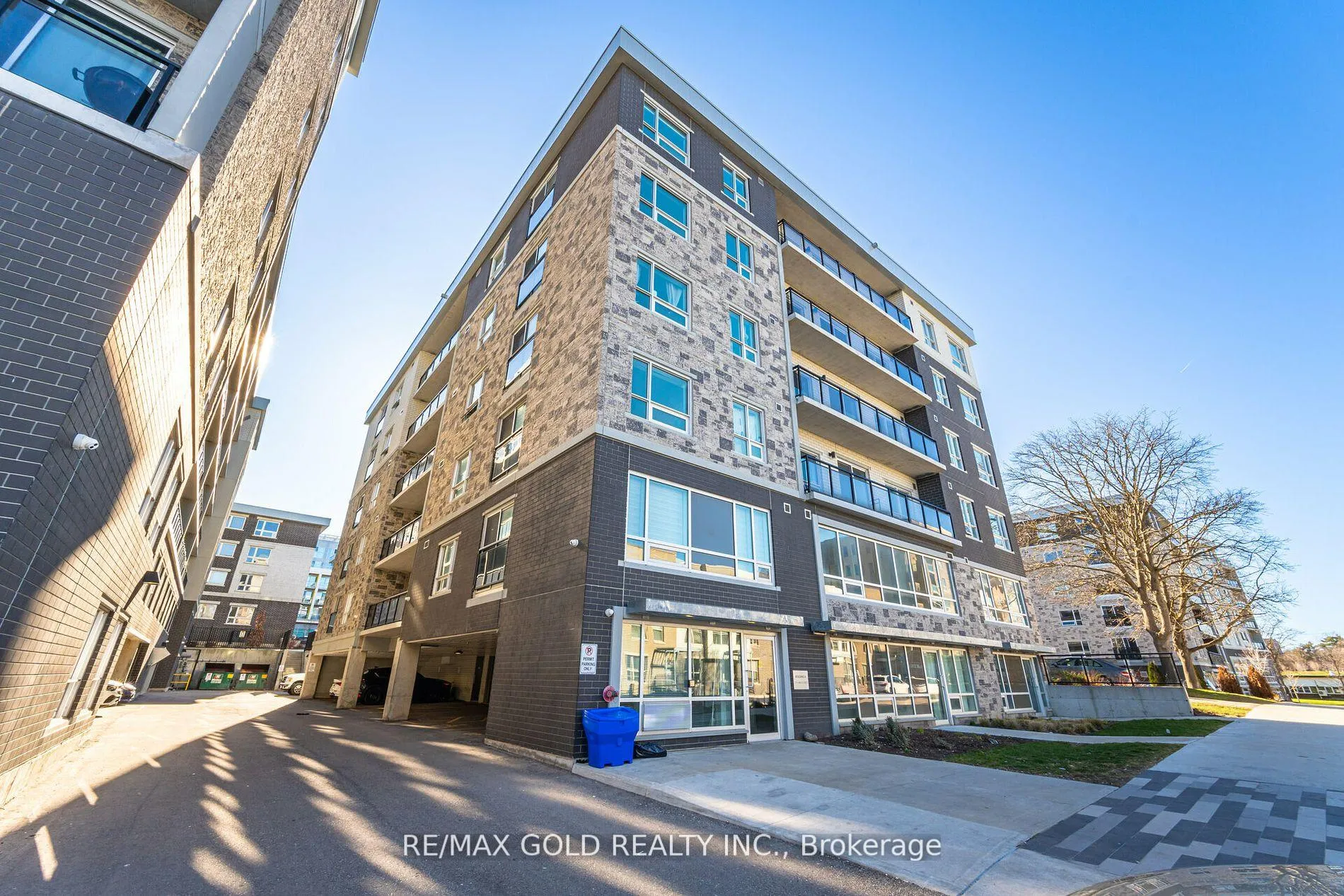 Front of Unit H101, 275 Larch Street