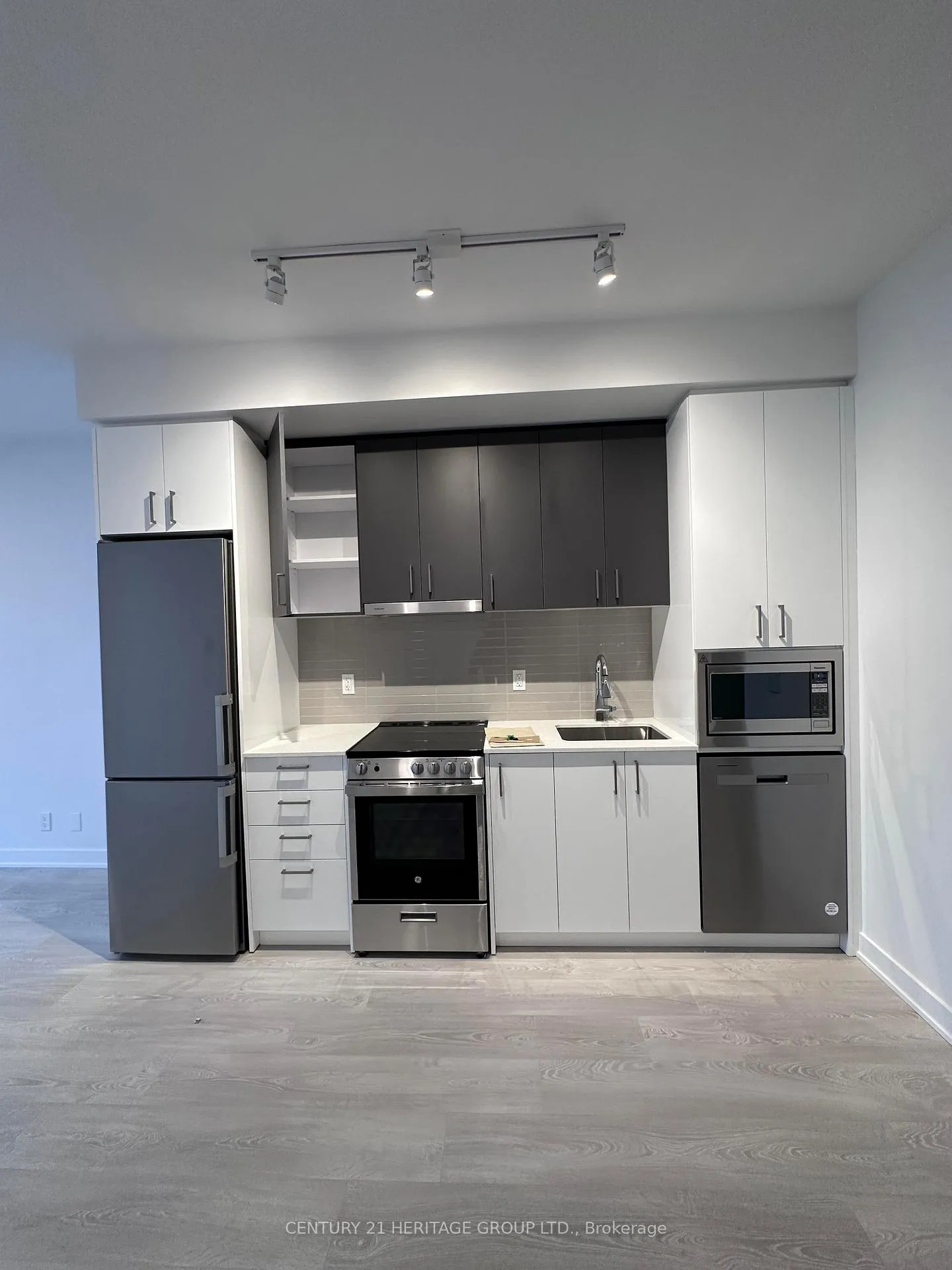 Photo 4 of Unit 3012, 50 Upper Mall Way, Vaughan, Brownridge — HOMEH