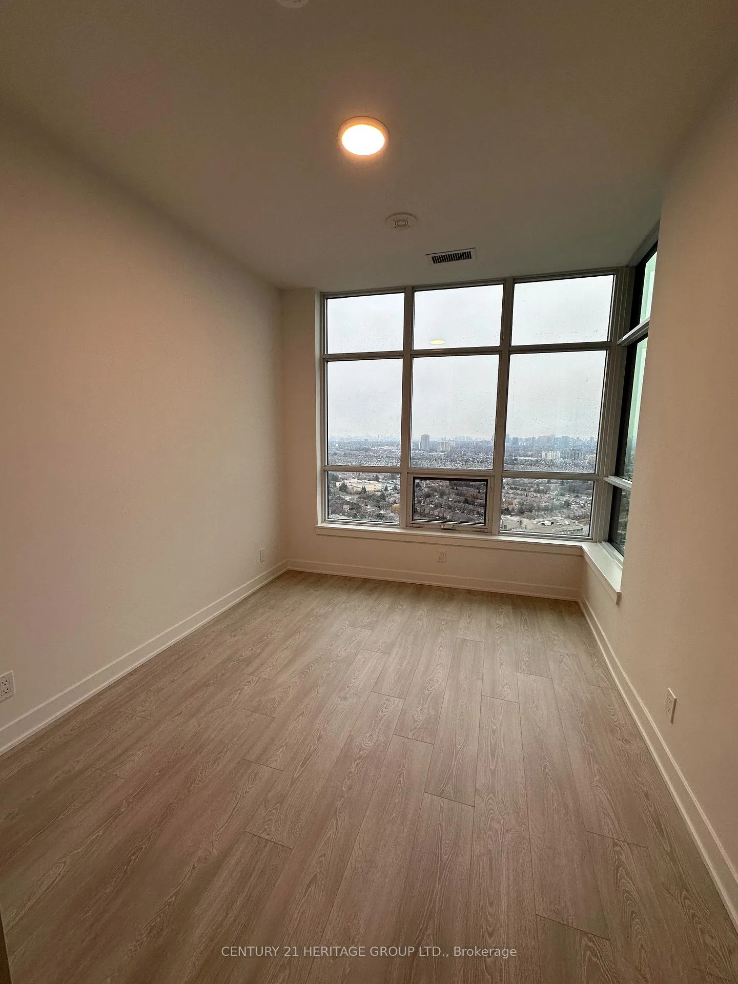 Photo 7 of Unit 3012, 50 Upper Mall Way, Vaughan, Brownridge — HOMEH